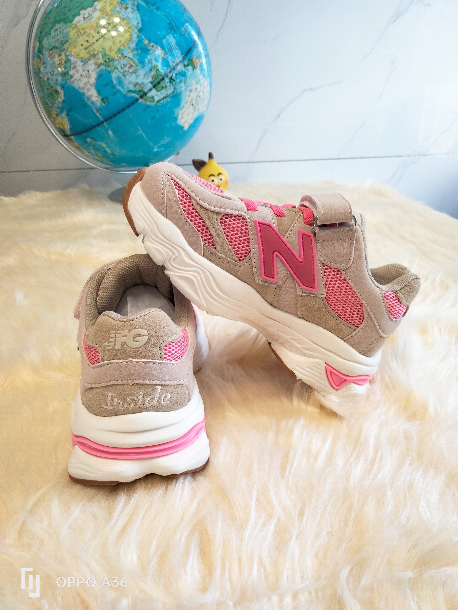 图片[4]-NB9060童鞋!！ 鞋底采用🔥EVA发泡➕防滑贴片一体成型🎆更受于孩子喜爱的超轻鞋底，超轻鞋底🔥 火爆🔥魔术贴➕鞋带设计 尺码：26 27 28 29 30 31 32 33 34 35-选品中心