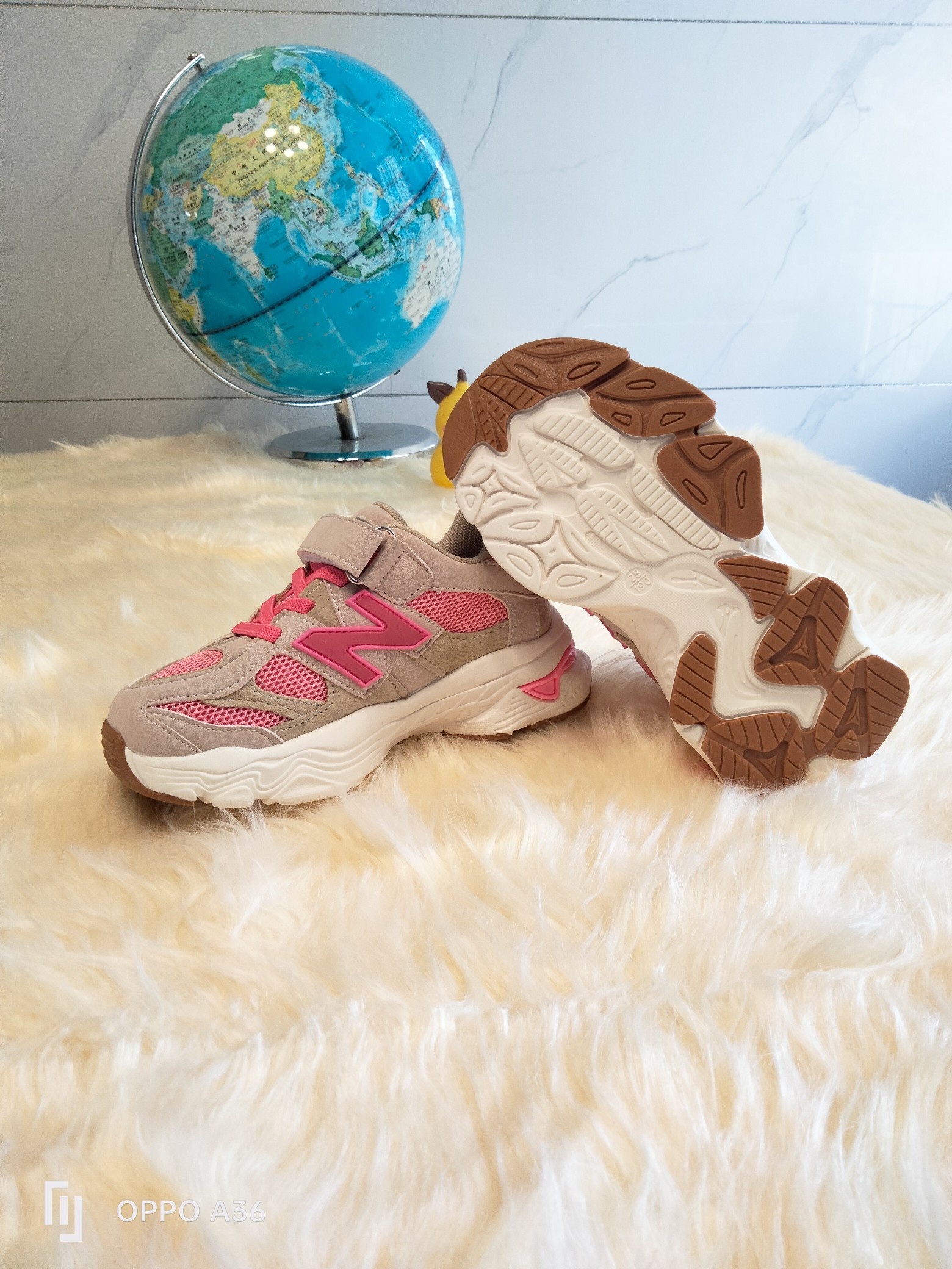 图片[6]-NB9060童鞋!！ 鞋底采用🔥EVA发泡➕防滑贴片一体成型🎆更受于孩子喜爱的超轻鞋底，超轻鞋底🔥 火爆🔥魔术贴➕鞋带设计 尺码：26 27 28 29 30 31 32 33 34 35-选品中心