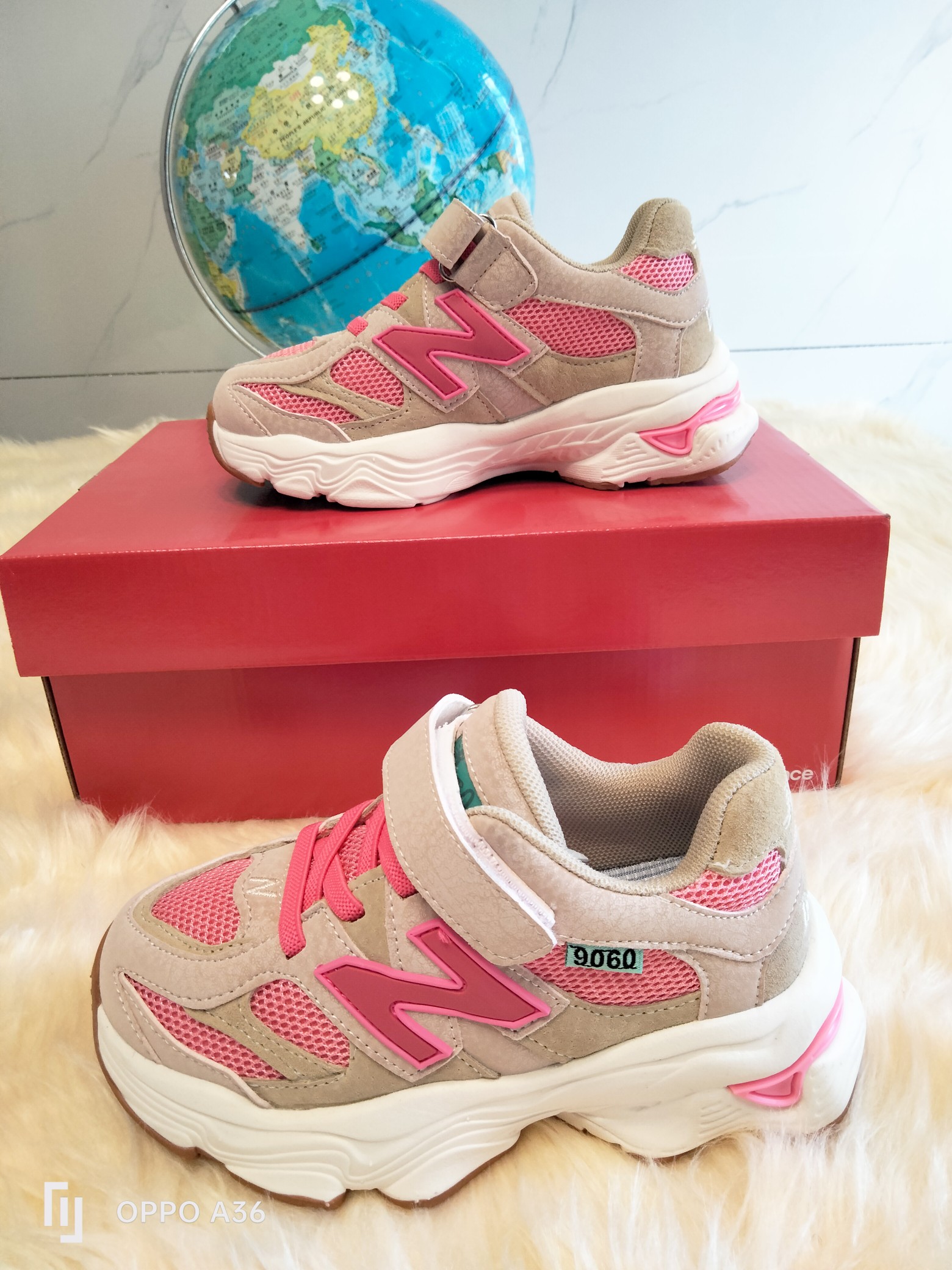 图片[8]-NB9060童鞋!！ 鞋底采用🔥EVA发泡➕防滑贴片一体成型🎆更受于孩子喜爱的超轻鞋底，超轻鞋底🔥 火爆🔥魔术贴➕鞋带设计 尺码：26 27 28 29 30 31 32 33 34 35-选品中心