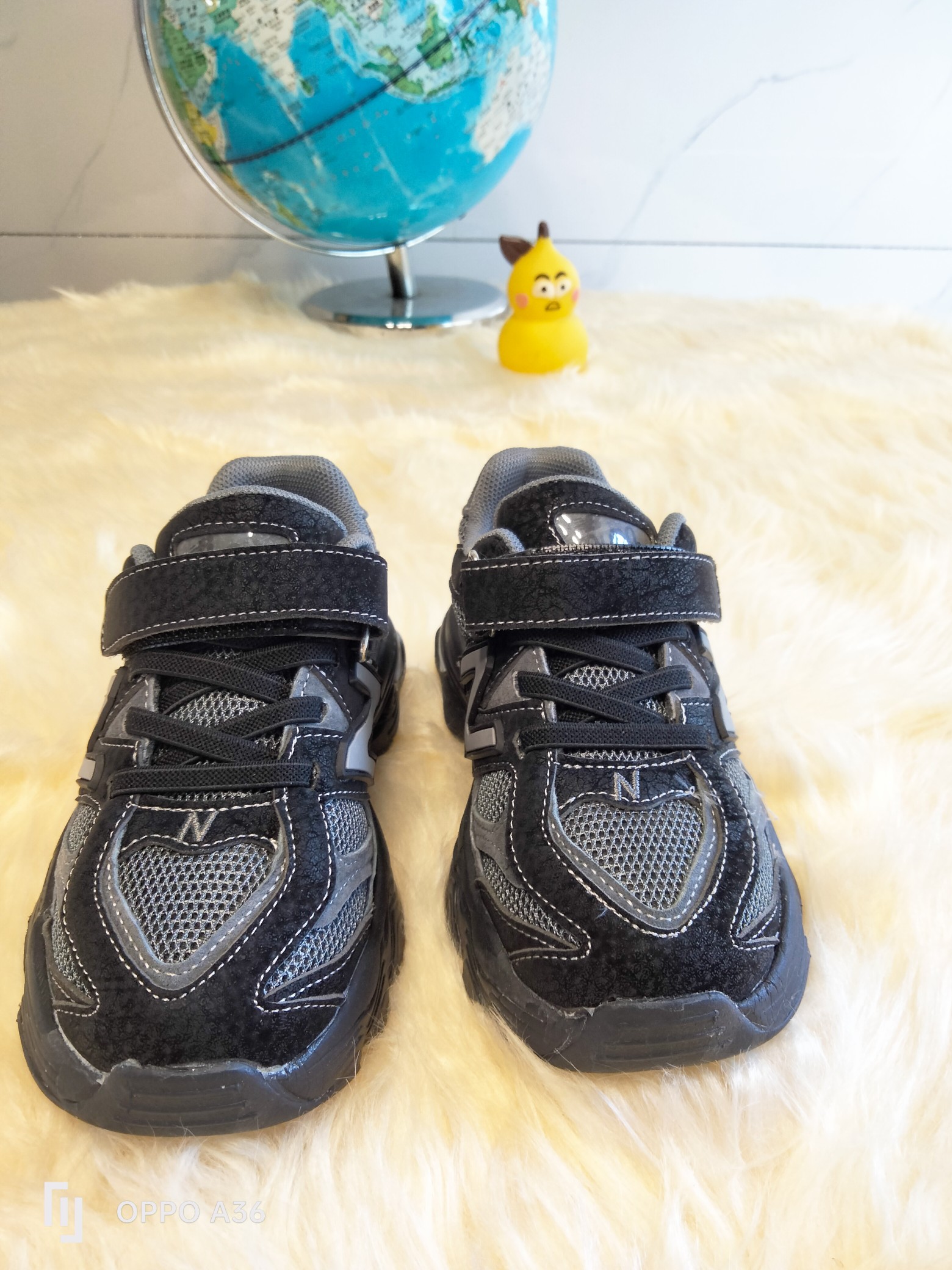 图片[2]-NB9060童鞋!！ 鞋底采用🔥EVA发泡➕防滑贴片一体成型🎆更受于孩子喜爱的超轻鞋底，超轻鞋底🔥 火爆🔥魔术贴➕鞋带设计 尺码：26 27 28 29 30 31 32 33 34 35-选品中心