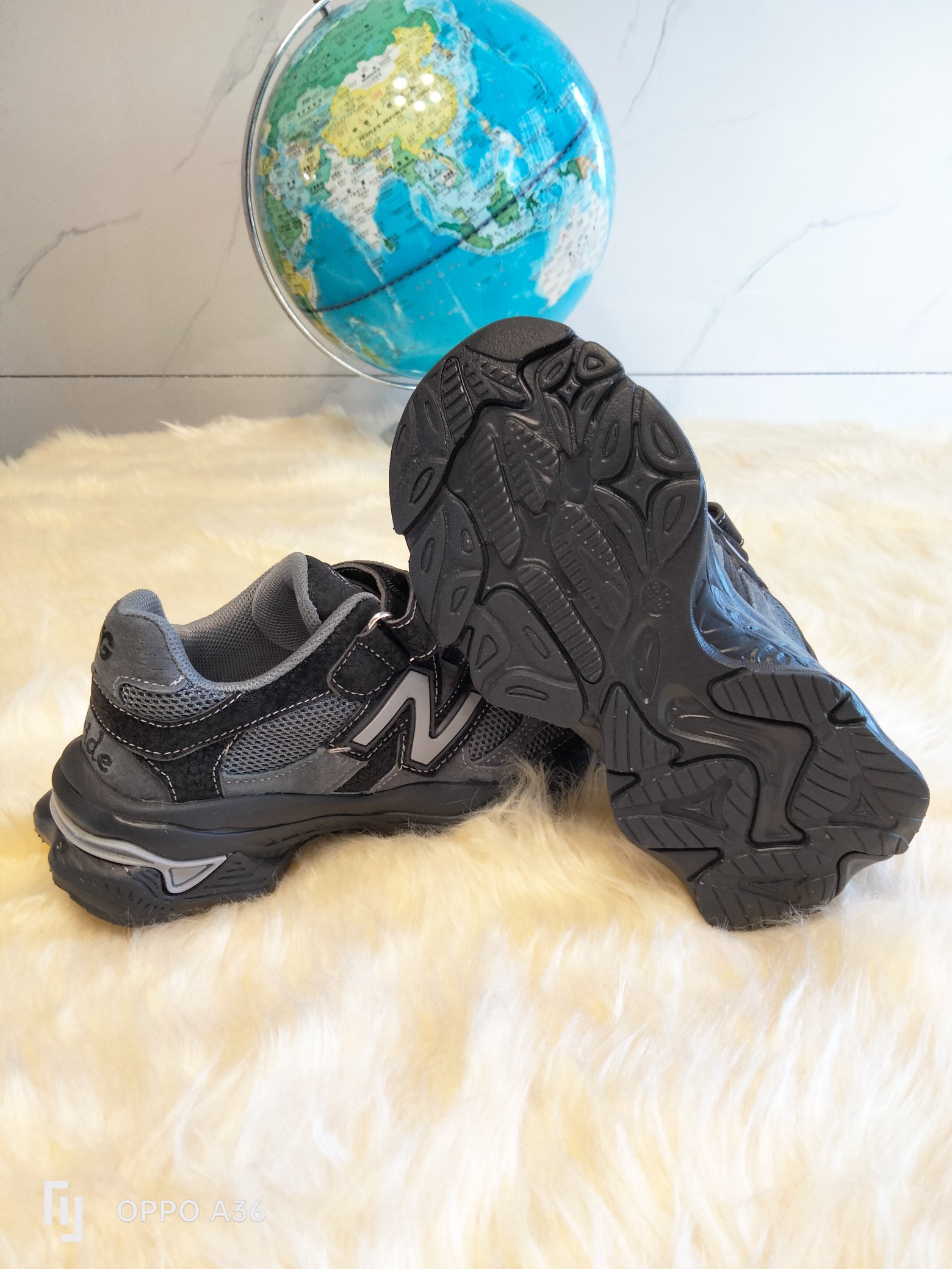 图片[4]-NB9060童鞋!！ 鞋底采用🔥EVA发泡➕防滑贴片一体成型🎆更受于孩子喜爱的超轻鞋底，超轻鞋底🔥 火爆🔥魔术贴➕鞋带设计 尺码：26 27 28 29 30 31 32 33 34 35-选品中心