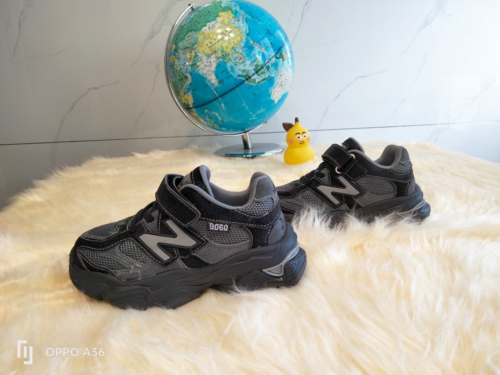 图片[6]-NB9060童鞋!！ 鞋底采用🔥EVA发泡➕防滑贴片一体成型🎆更受于孩子喜爱的超轻鞋底，超轻鞋底🔥 火爆🔥魔术贴➕鞋带设计 尺码：26 27 28 29 30 31 32 33 34 35-选品中心