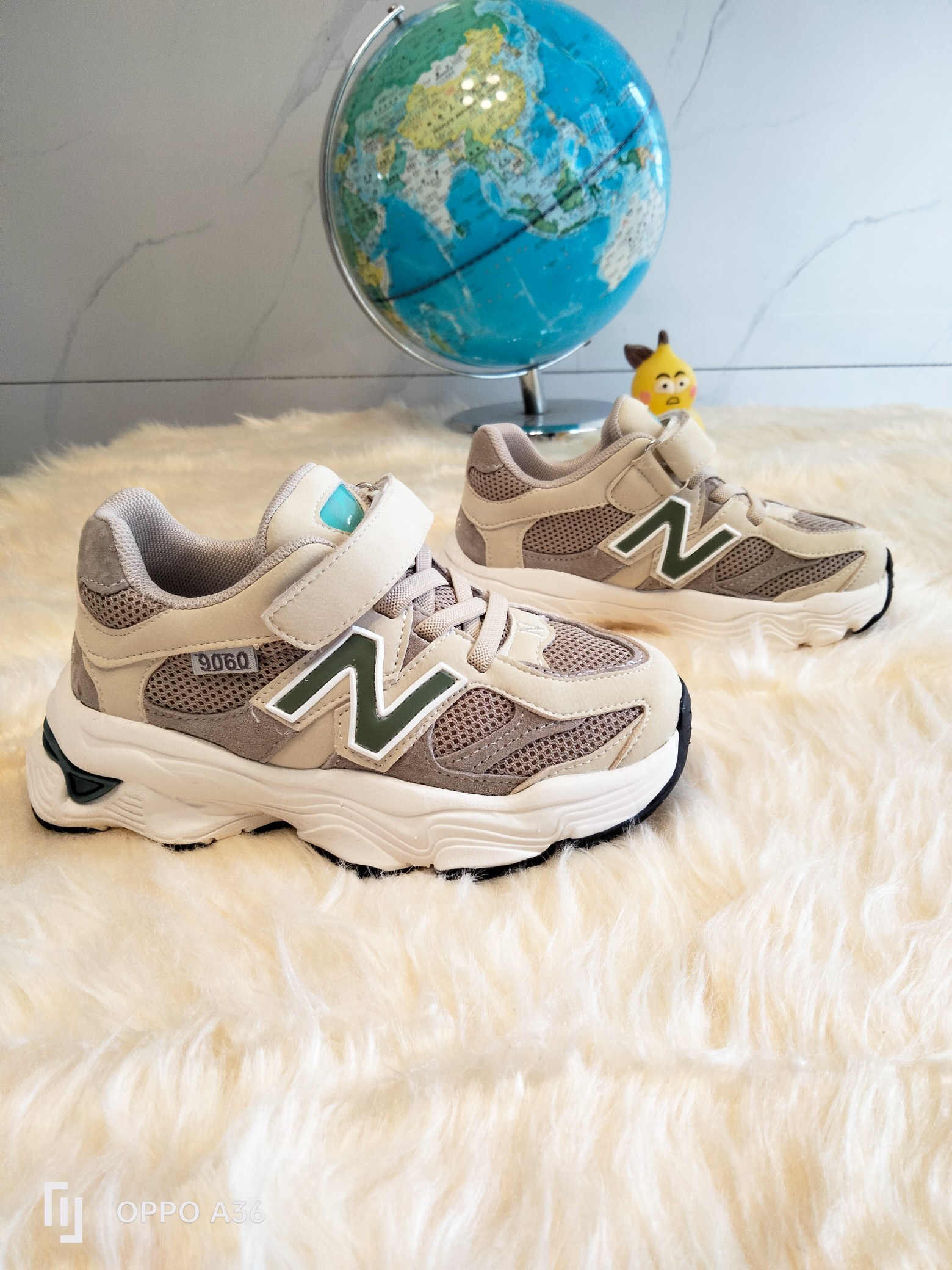 图片[3]-NB9060童鞋!！ 鞋底采用🔥EVA发泡➕防滑贴片一体成型🎆更受于孩子喜爱的超轻鞋底，超轻鞋底🔥 火爆🔥魔术贴➕鞋带设计 尺码：26 27 28 29 30 31 32 33 34 35-选品中心