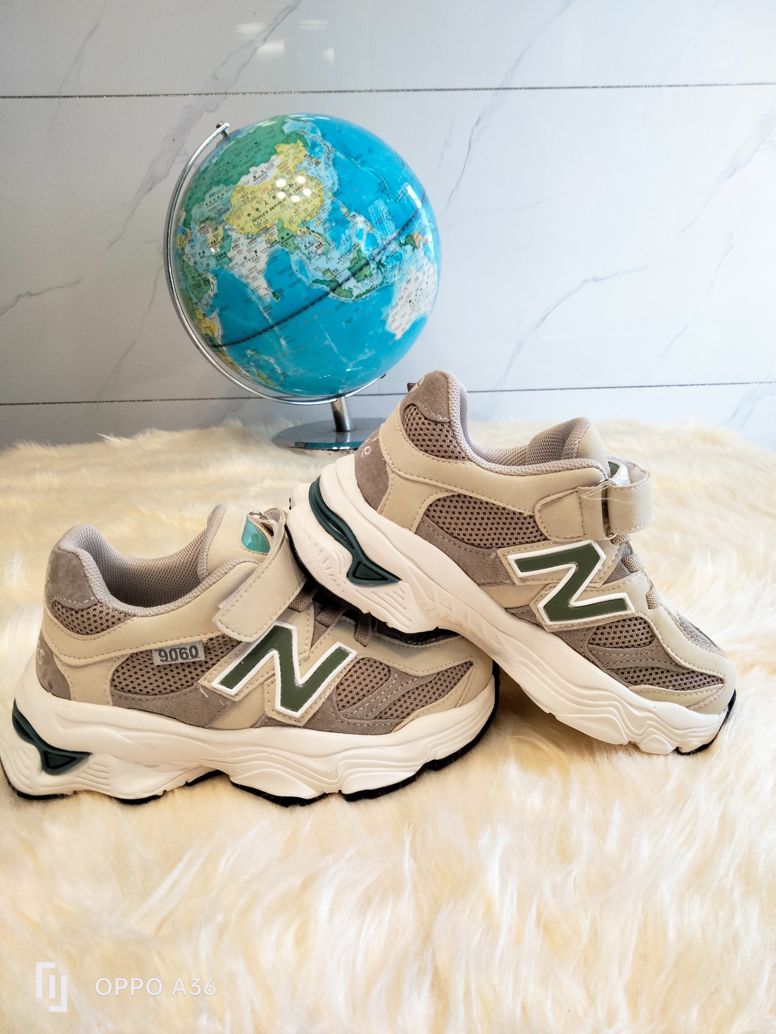 图片[4]-NB9060童鞋!！ 鞋底采用🔥EVA发泡➕防滑贴片一体成型🎆更受于孩子喜爱的超轻鞋底，超轻鞋底🔥 火爆🔥魔术贴➕鞋带设计 尺码：26 27 28 29 30 31 32 33 34 35-选品中心