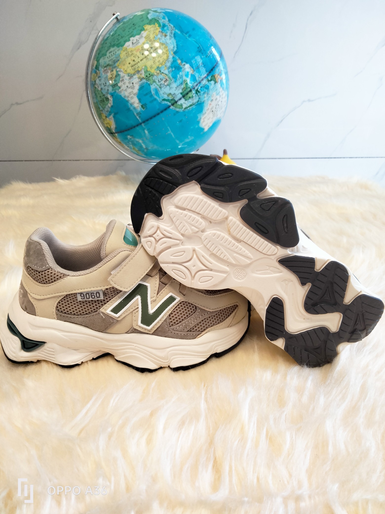 图片[5]-NB9060童鞋!！ 鞋底采用🔥EVA发泡➕防滑贴片一体成型🎆更受于孩子喜爱的超轻鞋底，超轻鞋底🔥 火爆🔥魔术贴➕鞋带设计 尺码：26 27 28 29 30 31 32 33 34 35-选品中心