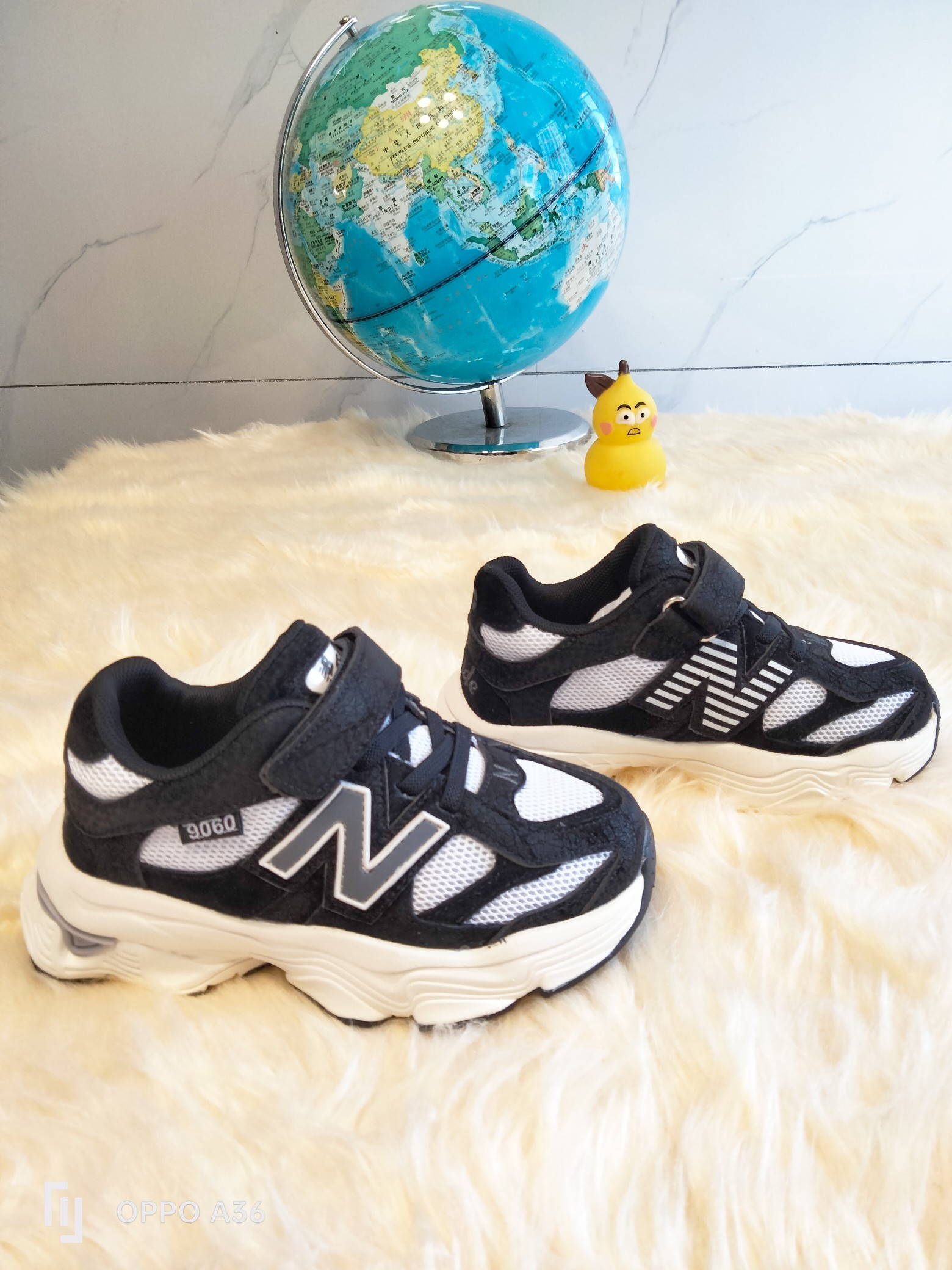 新配色出货了👈👈👈 NB9060童鞋!！ 鞋底采用🔥EVA发泡➕防滑贴片一体成型🎆更受于孩子喜爱的超轻鞋底，超轻鞋底🔥 火爆🔥魔术贴➕鞋带设计 尺码：26 27 28 29 30 31 32 33 34 35-选品中心