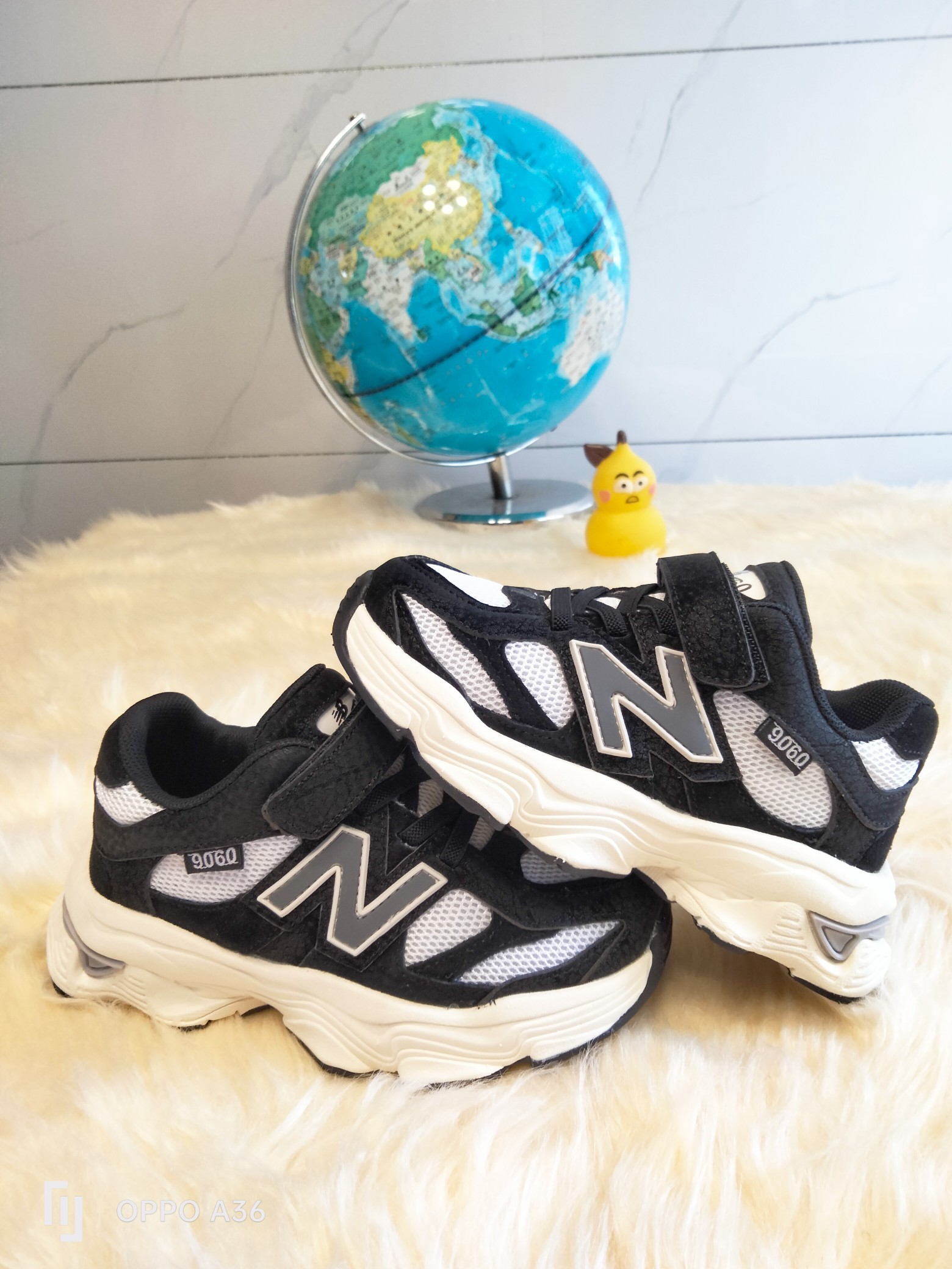 图片[4]-新配色出货了👈👈👈 NB9060童鞋!！ 鞋底采用🔥EVA发泡➕防滑贴片一体成型🎆更受于孩子喜爱的超轻鞋底，超轻鞋底🔥 火爆🔥魔术贴➕鞋带设计 尺码：26 27 28 29 30 31 32 33 34 35-选品中心