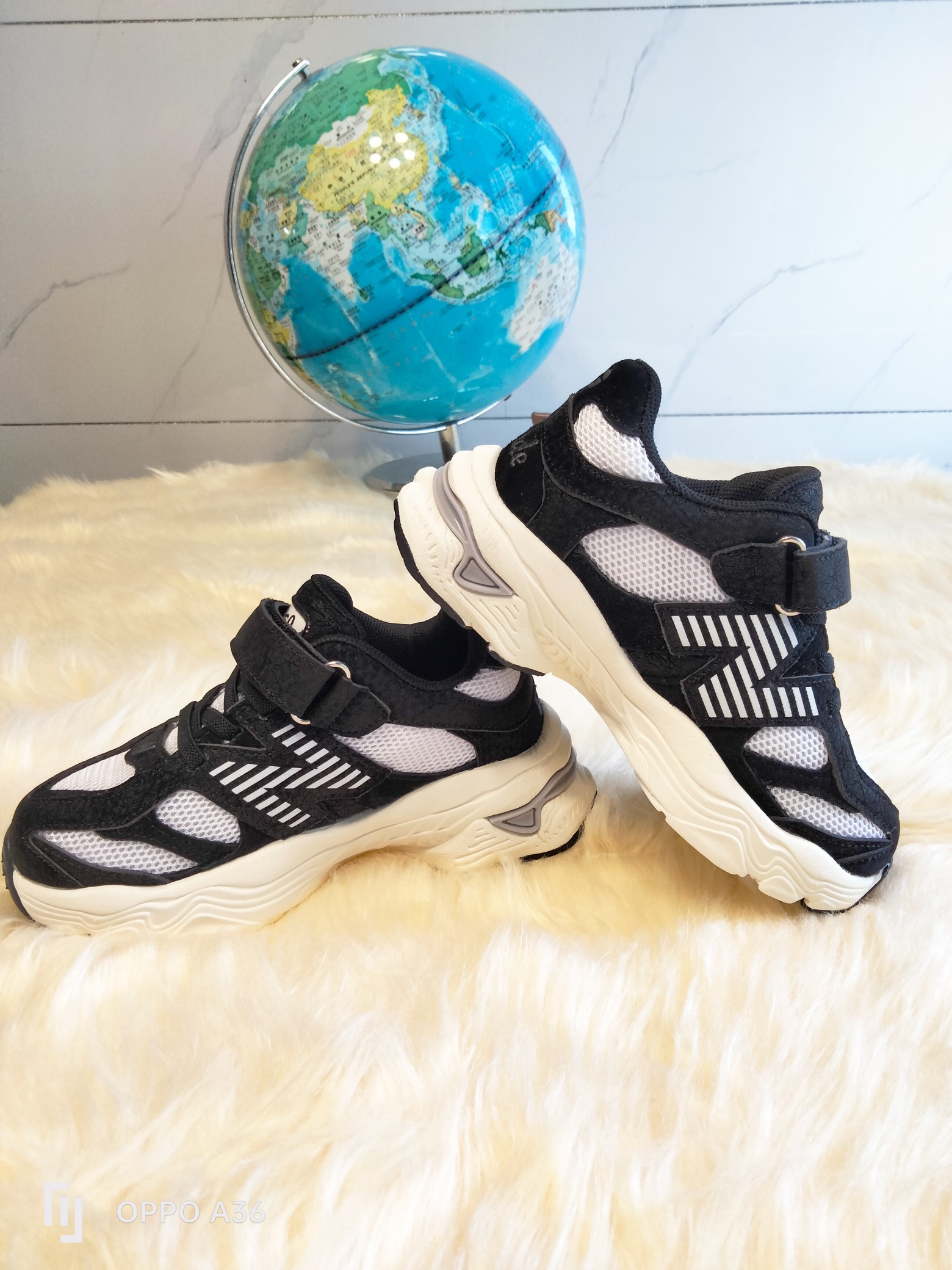 图片[5]-新配色出货了👈👈👈 NB9060童鞋!！ 鞋底采用🔥EVA发泡➕防滑贴片一体成型🎆更受于孩子喜爱的超轻鞋底，超轻鞋底🔥 火爆🔥魔术贴➕鞋带设计 尺码：26 27 28 29 30 31 32 33 34 35-选品中心