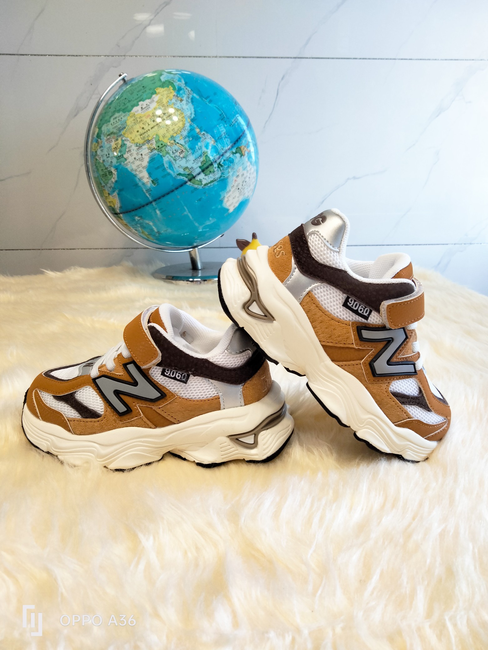 图片[3]-NB9060童鞋!！ 鞋底采用🔥EVA发泡➕防滑贴片一体成型🎆更受于孩子喜爱的超轻鞋底，超轻鞋底🔥 火爆🔥魔术贴➕鞋带设计 尺码：26 27 28 29 30 31 32 33 34 35-选品中心