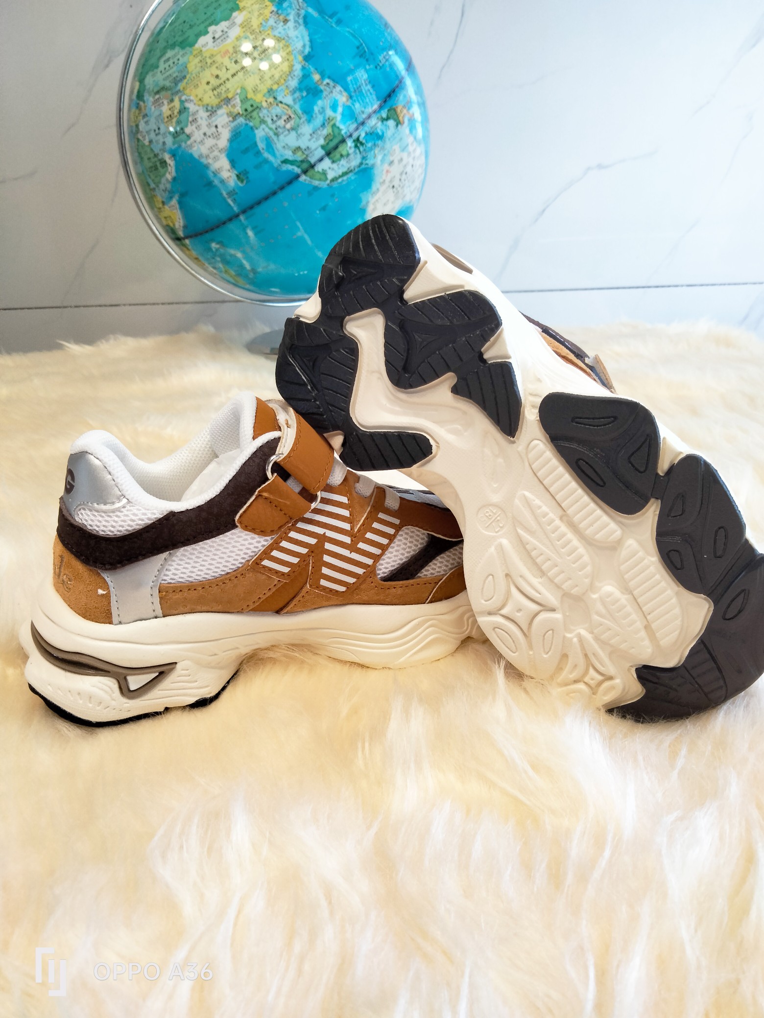 图片[6]-NB9060童鞋!！ 鞋底采用🔥EVA发泡➕防滑贴片一体成型🎆更受于孩子喜爱的超轻鞋底，超轻鞋底🔥 火爆🔥魔术贴➕鞋带设计 尺码：26 27 28 29 30 31 32 33 34 35-选品中心