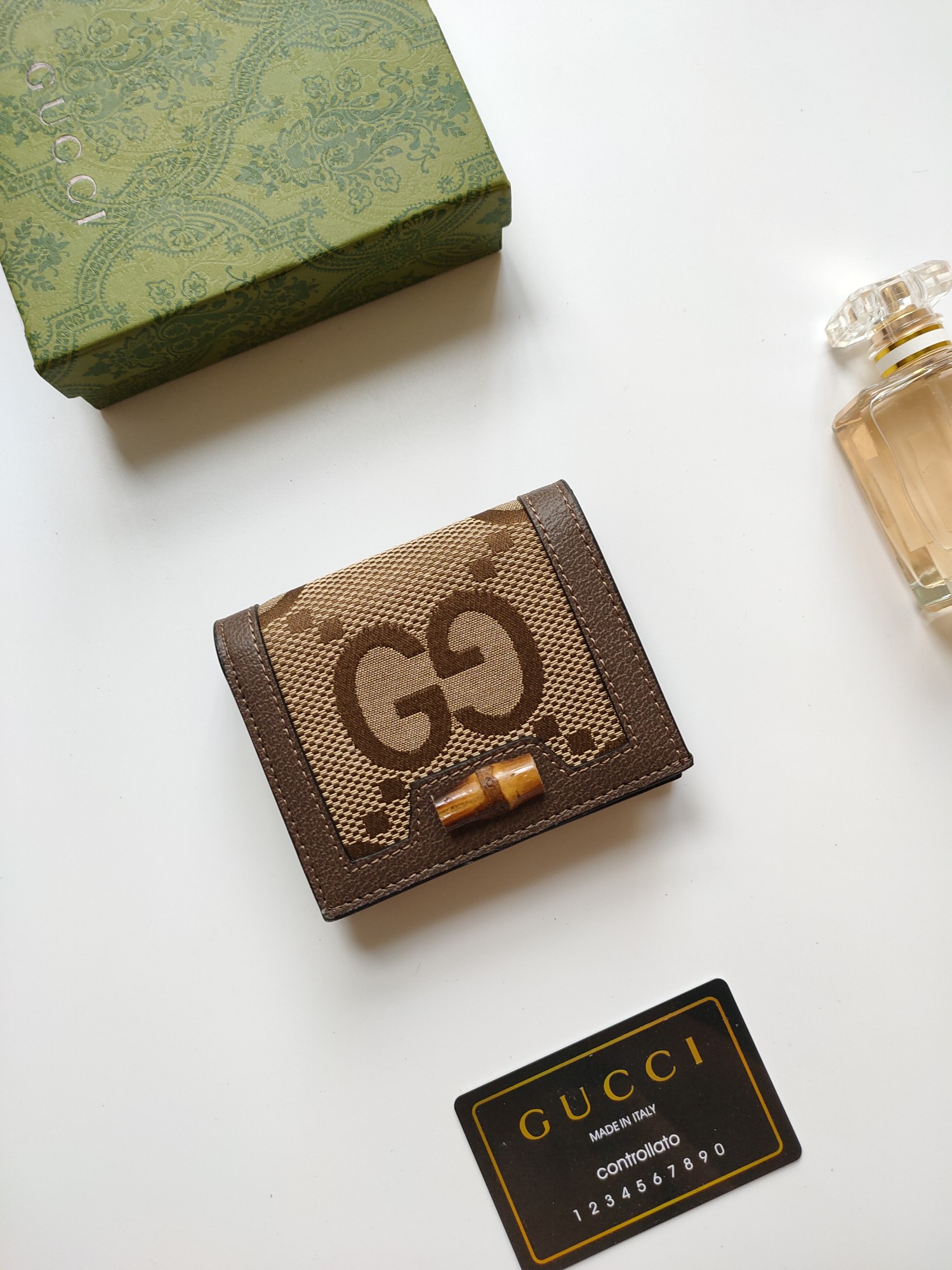 Gucci カードケース - 竹節ロックデザインと上質な牛革