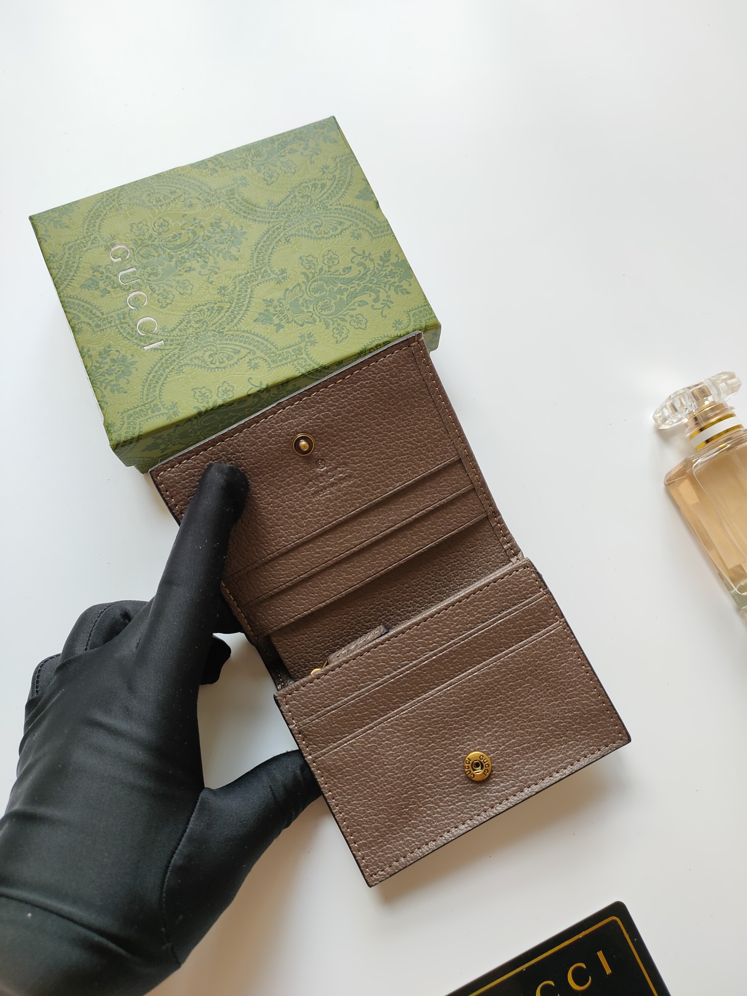 Gucci カードケース - 竹節ロックデザインと上質な牛革