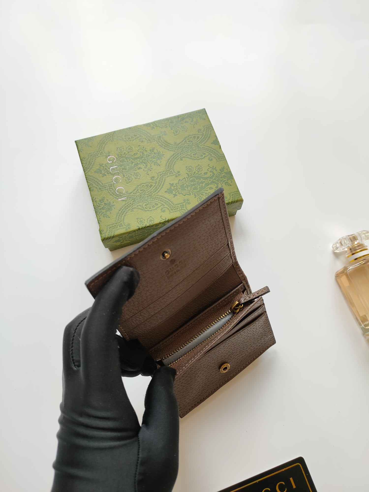 Gucci カードケース - 竹節ロックデザインと上質な牛革