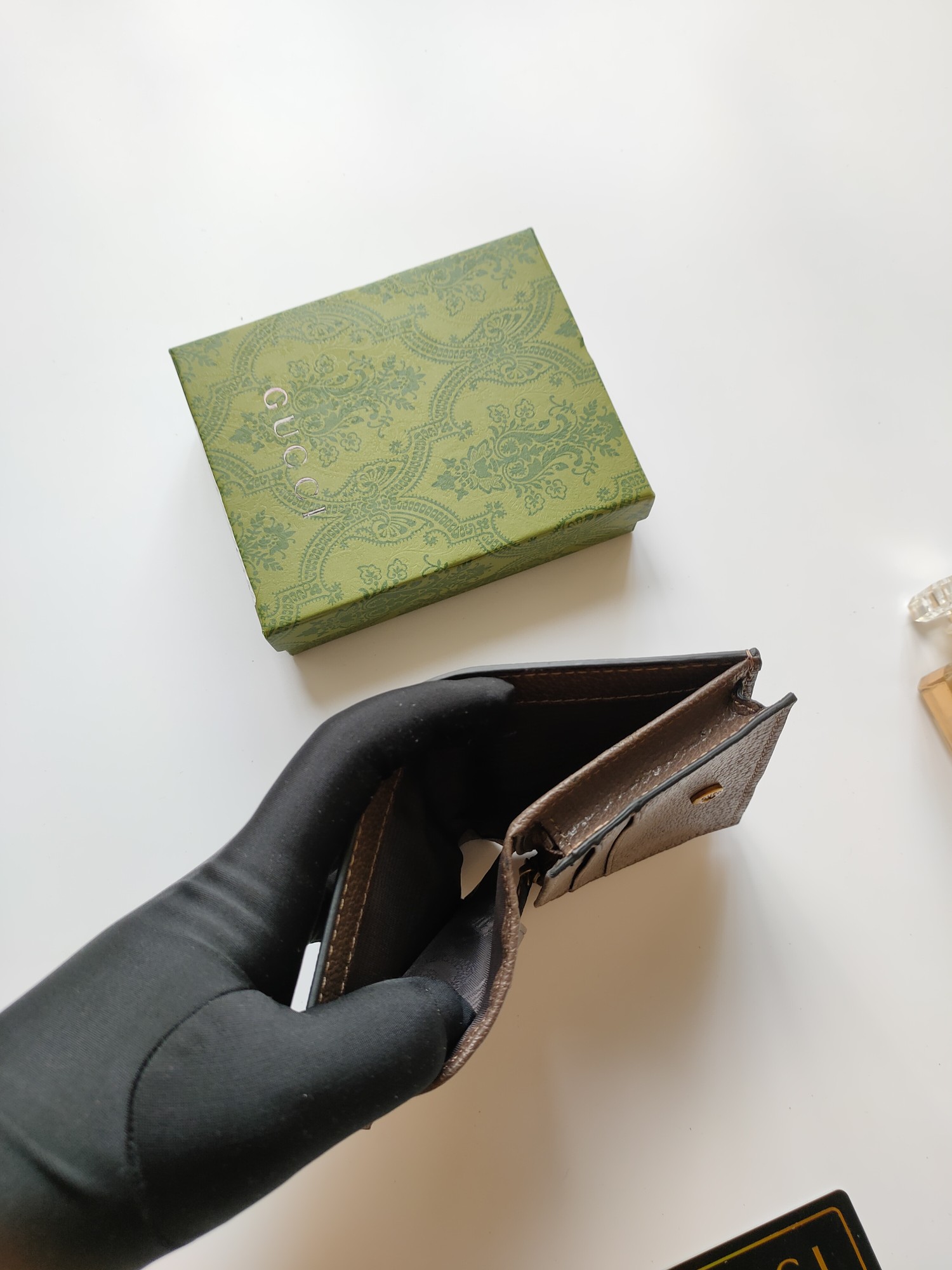 Gucci カードケース - 竹節ロックデザインと上質な牛革