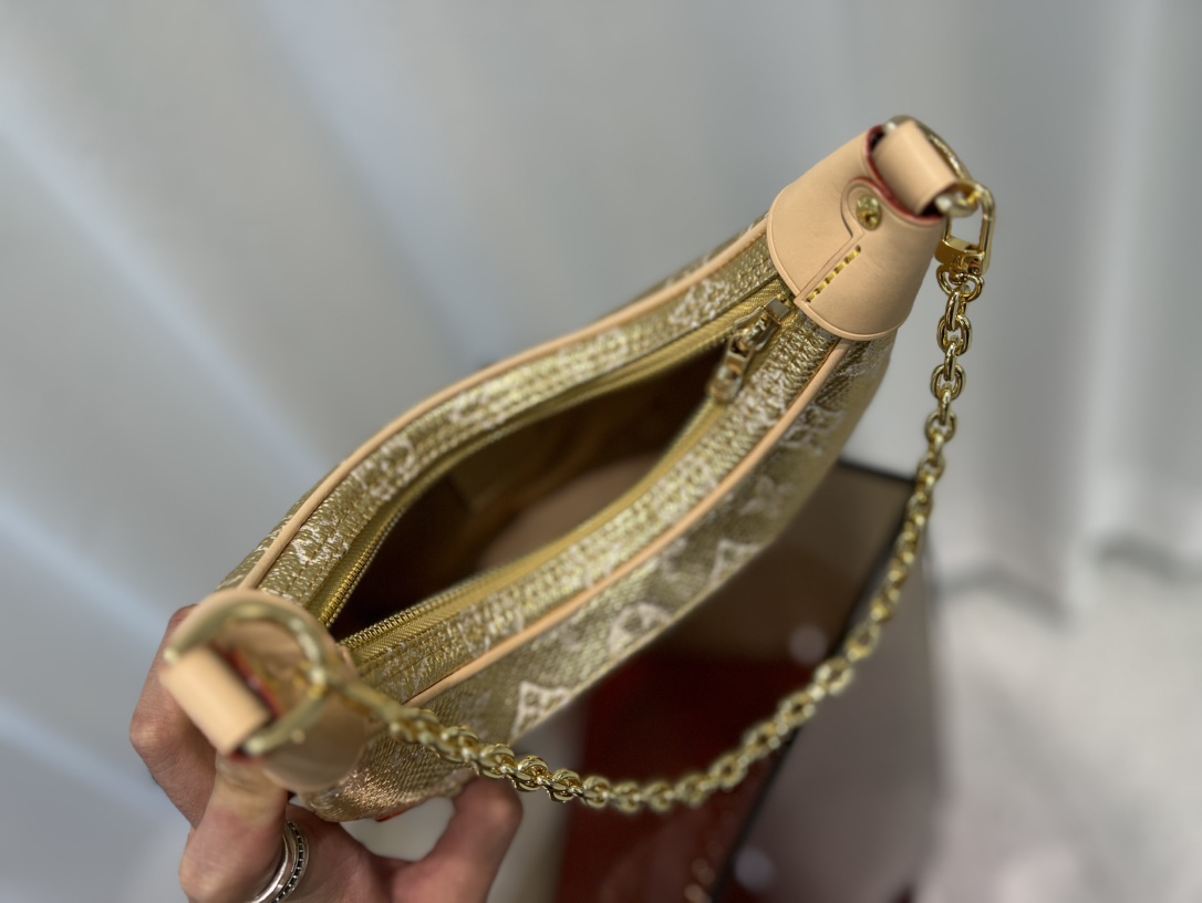 Louis Vuitton Luxury Handbag Collection 8