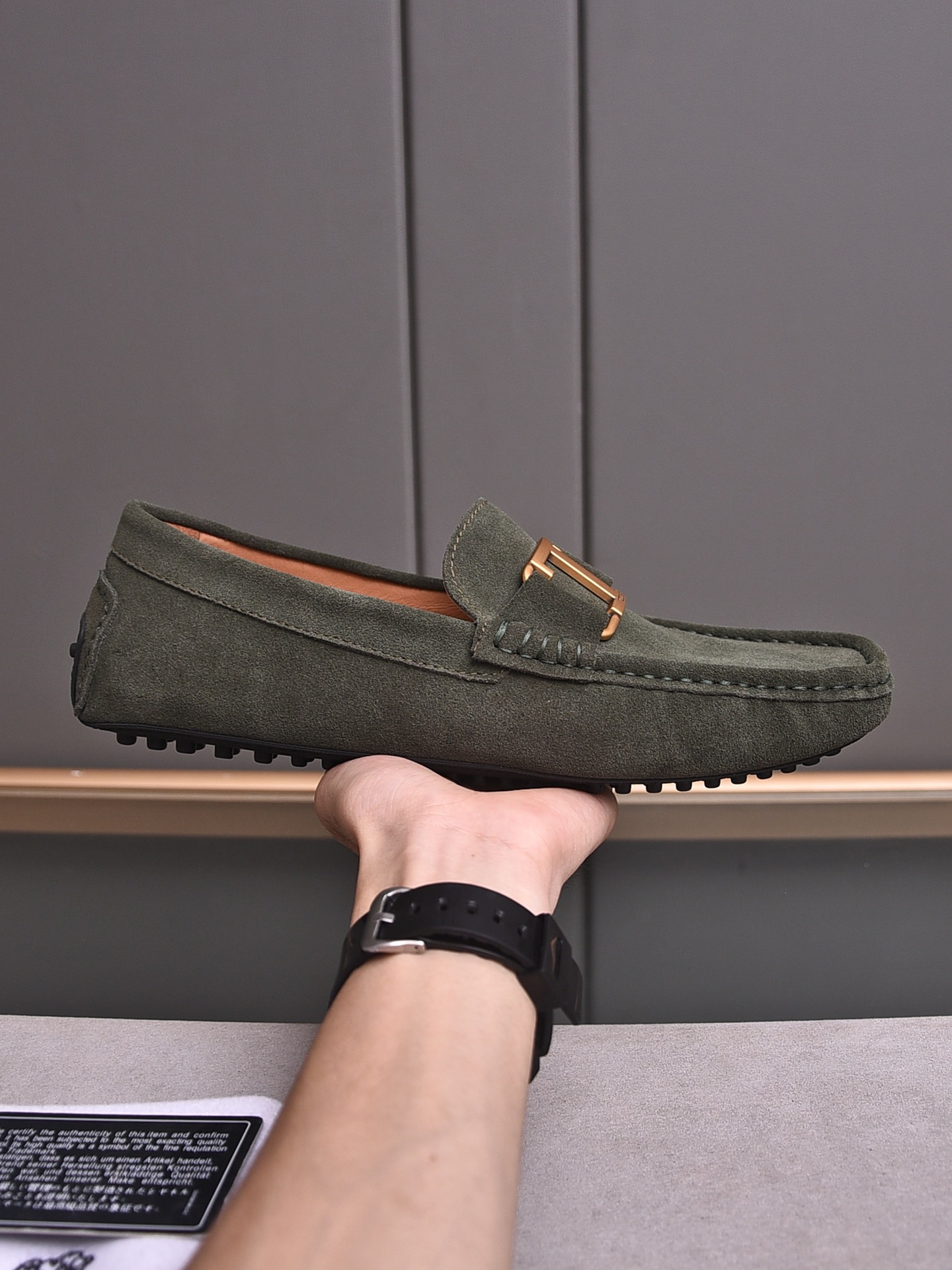 NO:284513,PP [Upgraded version of super soft leather beanie shoes are constantly in stock for many years] Real-life shot full-length beanie shoes TD, S new beanie shoes are full of charm, luxurious style gentleman shoes, imported cowhead layer soft cow leather, sweat-absorbing leather inside, outsole, super soft wear-resistant pair of hardware buckles, fashionable and casual without losing the high-end style; standard 38-44 (45 46 47 can be customized) classic color selection!  ,,cowhide19860909PP【升级版超软真皮豆豆鞋长年不断货】实拍全皮爆款豆豆鞋TD,S新款豆豆鞋魅力十足 奢华风格绅士鞋 面进口牛头层软牛皮,内里吸汗皮里 .大底,超软耐磨搭上精致五金扣整对鞋时尚休闲而不失高端风范；标准38-44（45 46 47可订做）经典色选！,,cowhide,Men's shoes