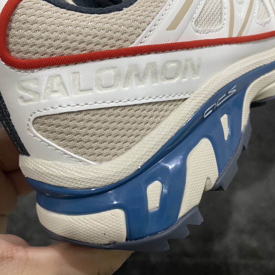 图片[5]-【绿x版】 Salomon XT-6萨洛蒙复古潮流户外机能登山跑鞋 米灰色 灰蓝红n纯原外贸平台特供订单耗时半年巨作 全套原纸板楦头开发原厂特供网布配套加持 确保原汁原味n完美呈现版型 原档数据独家私模五层组合大底男女鞋同步官方开发至46.5原装Ortholite轻量化鞋垫 中底布带钢印编号原厂TPU锁扣 进口港宝加持后跟自然饱满 还原公司包裹性鞋面以“锯齿”状的包裹系统呈现在基色底之下加入了各种色点缀将公司的最新技术和时尚前卫的造型融入耐用的长跑款式中鞋面由 TPU 薄膜制成 并焊接在高耐磨网眼上 使其既时尚又坚固 由 ACS底盘支撑 可增强稳定性和支撑力 以及由橡胶凸耳 Contragrip外底覆盖的 EVA 缓冲中底 旨在应对崎岖的地形 鞋舌上的彩色Salomon 标签、Quicklace 系统以及鞋头、鞋舌和鞋跟上的附加品牌使细节更加完美 让穿着者可以轻松驾驭户外与通勤下的任何运动生活场景 无缝鞋身户外随意纵横 颜值与脚感兼备 出街通勤 绝对非常吸睛 你值得拥有 尺码：36-46.5-莆田鞋批发中心