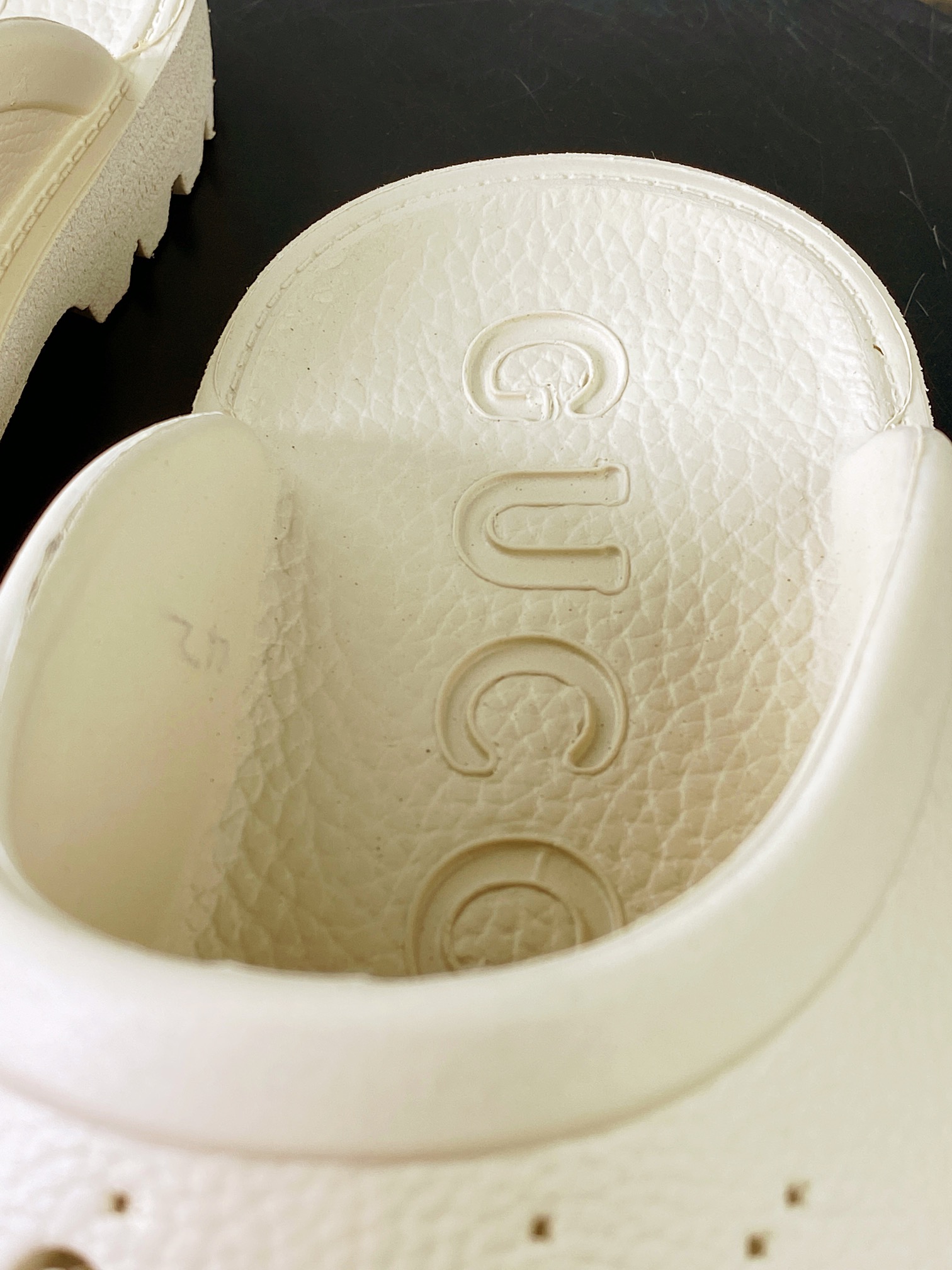 140 GUCCI Elea Logo Slip On Sandal 埃利亚系列凉鞋“全黑镂空GG互扣”655517 JFB00 1000