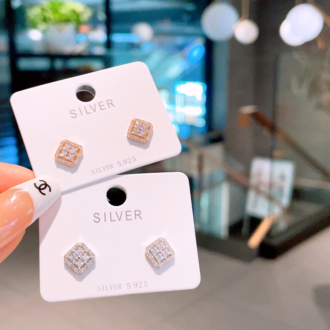 可愛いアレルギー対応シルバーイヤリングシルバー 母の誕生日