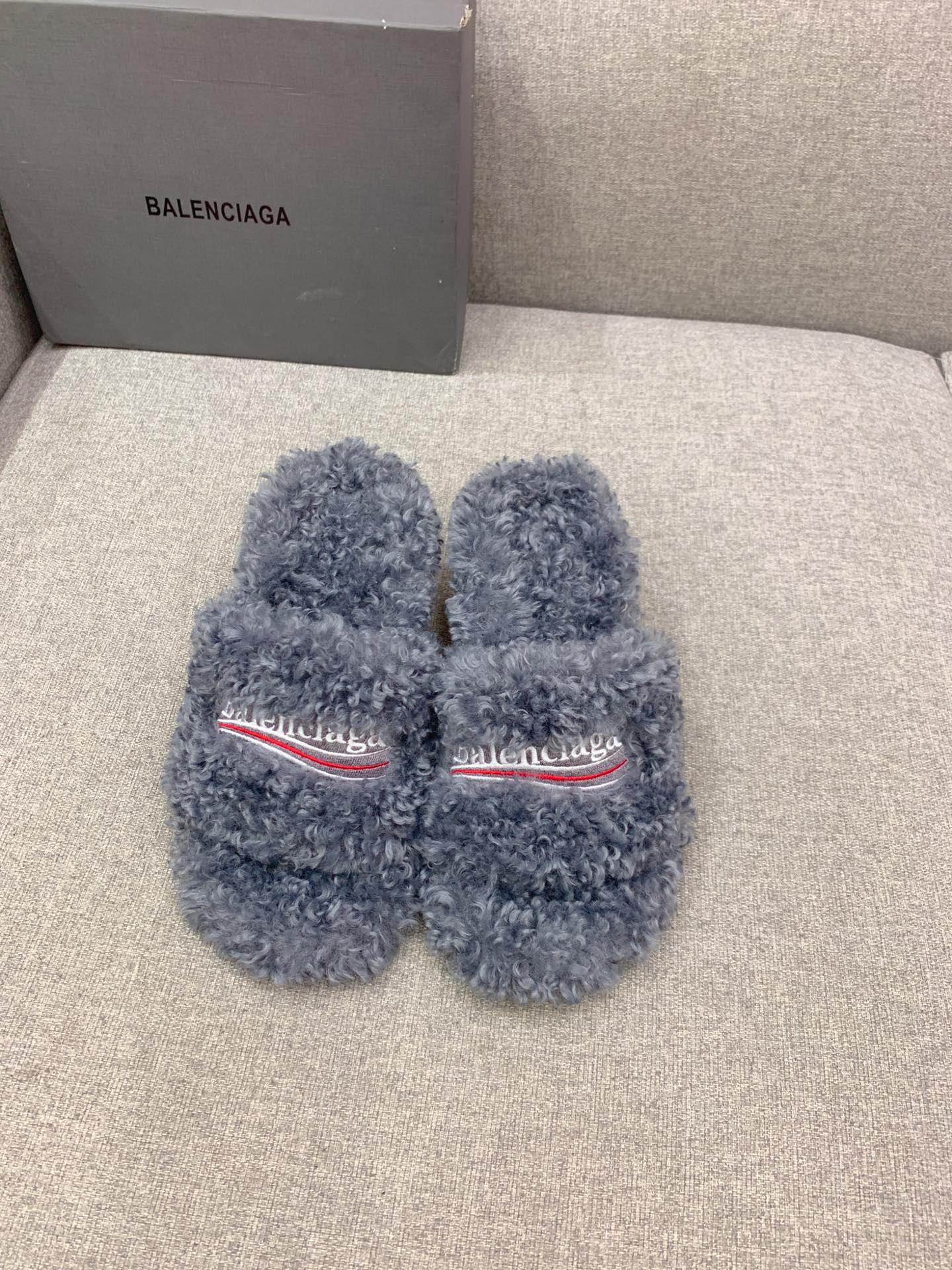 BALENCIAG*经典刺绣高跟毛毛