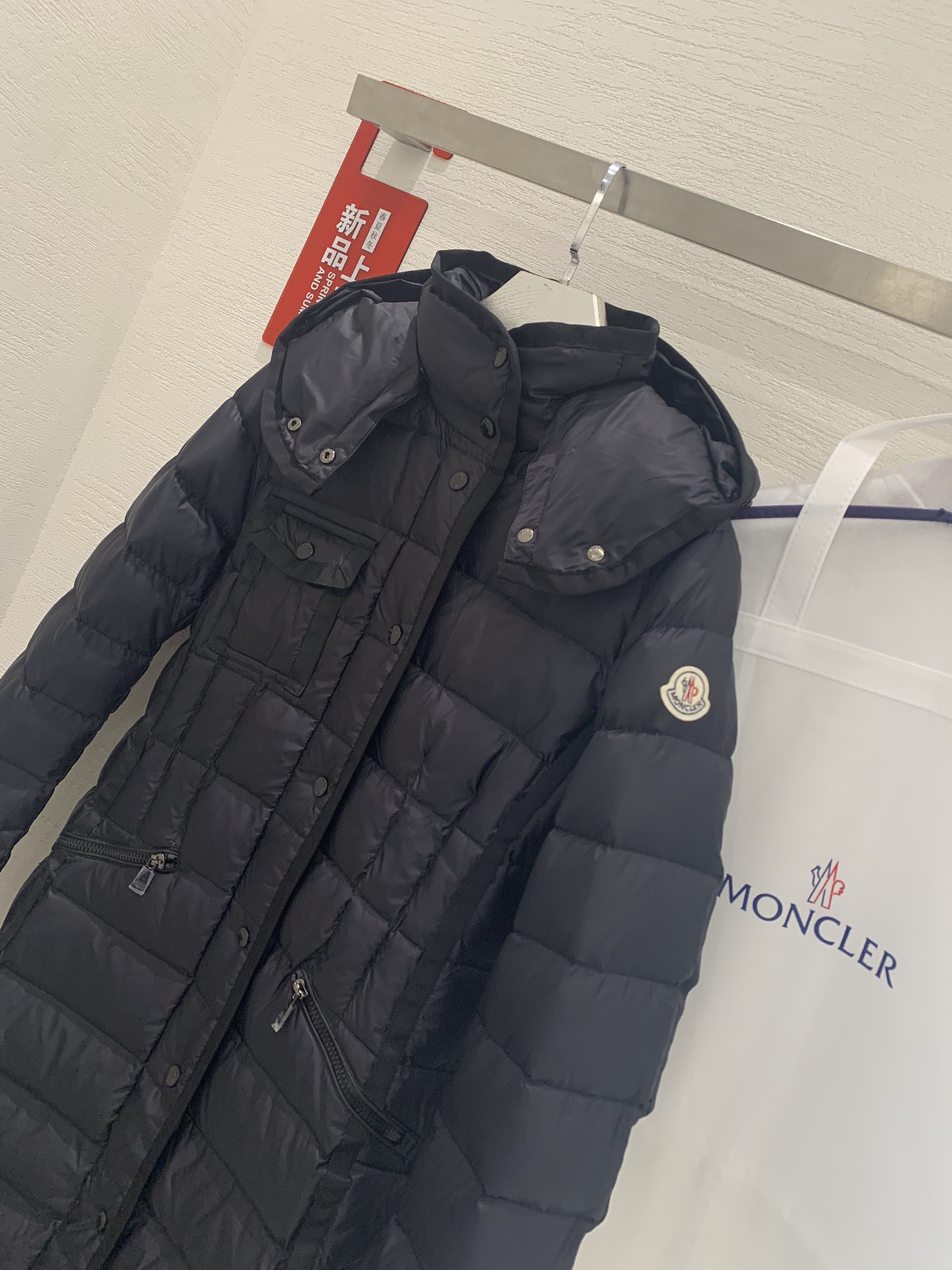 Moncler蒙口代购秋冬新款女士女款羽绒服外套HERMINE采用LongueSaison尼龙制成Lon