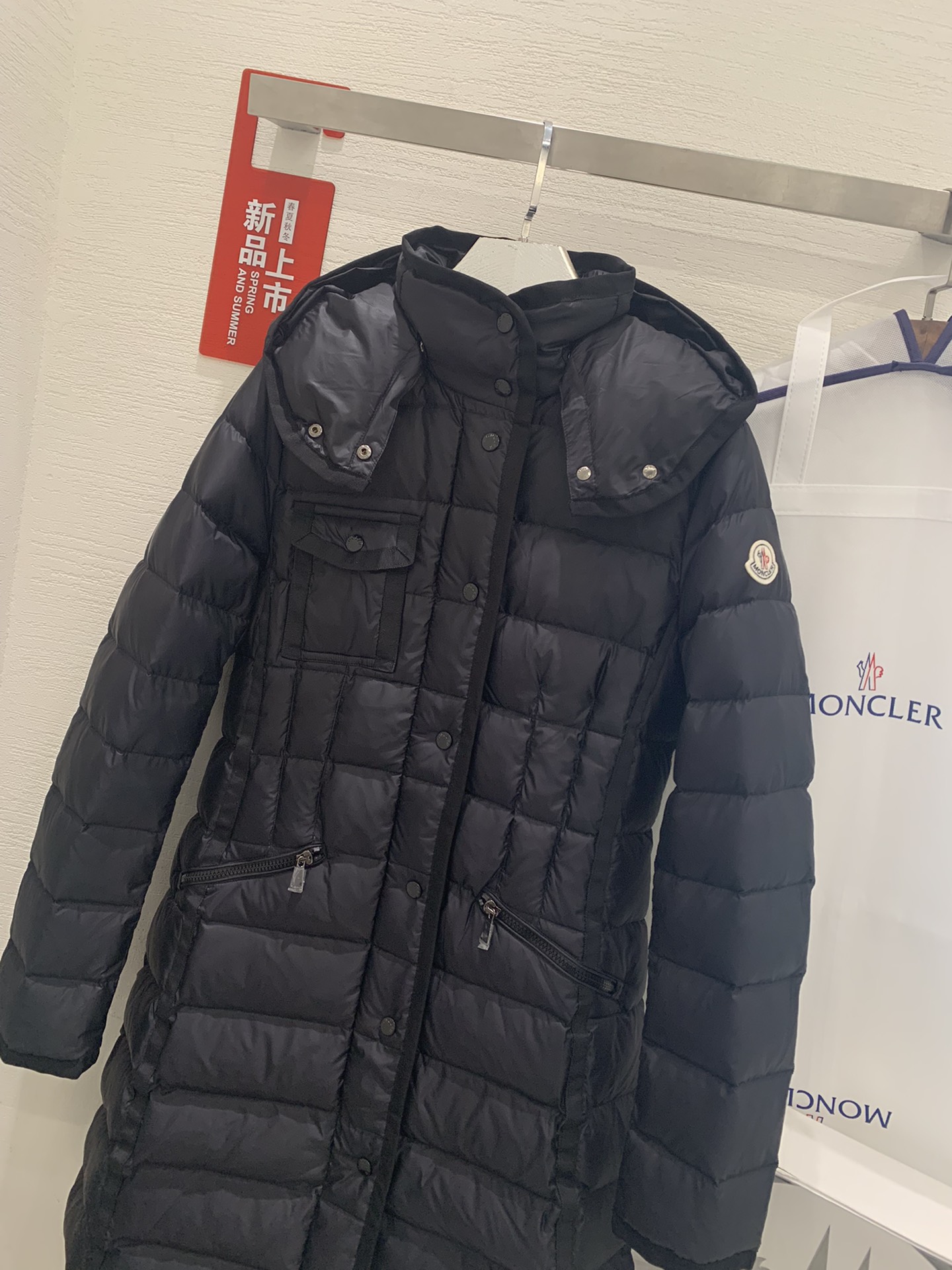 Moncler蒙口代购秋冬新款女士女款羽绒服外套HERMINE采用LongueSaison尼龙制成Lon