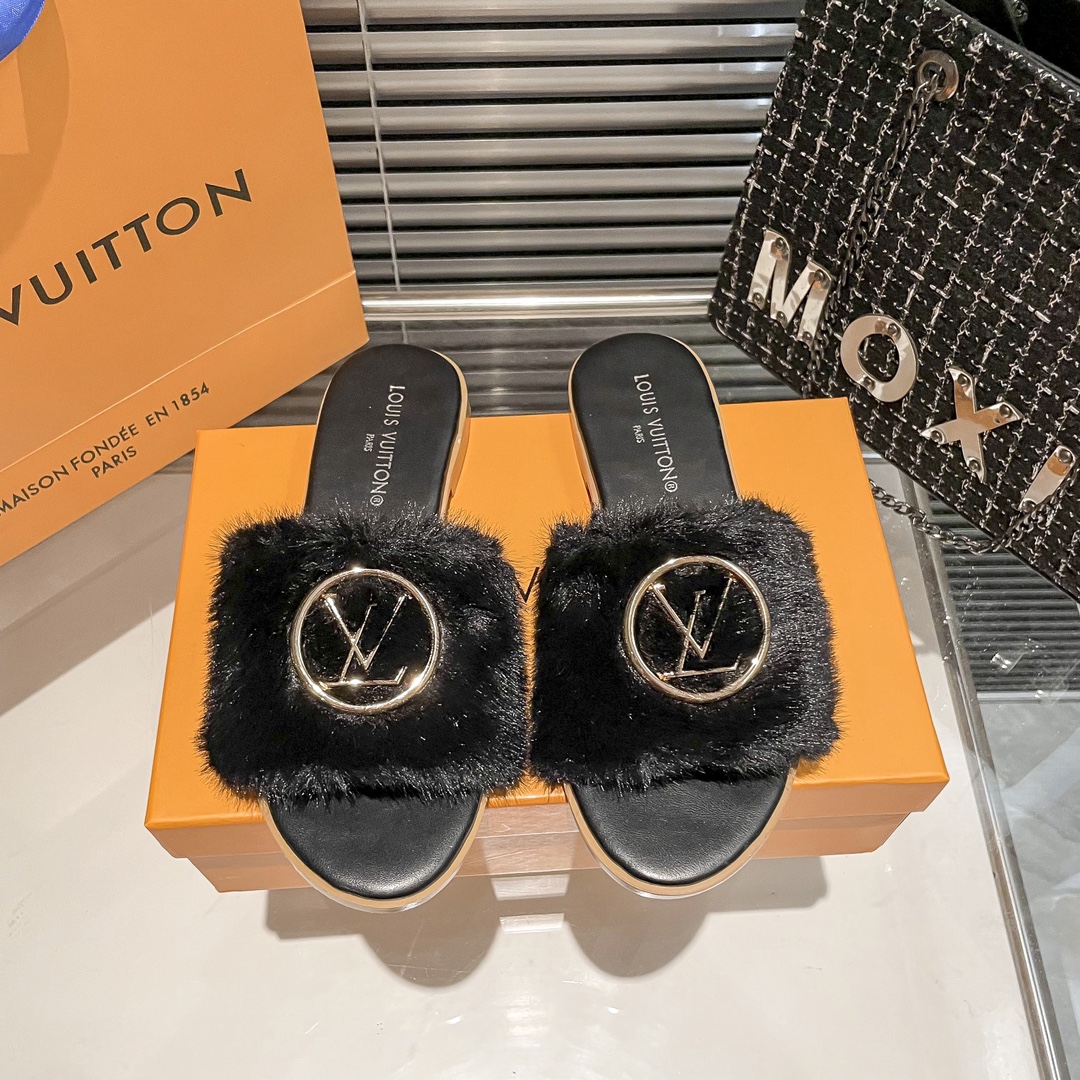 High Quality Replica
 Louis Vuitton Shoes Slippers Summer Collection