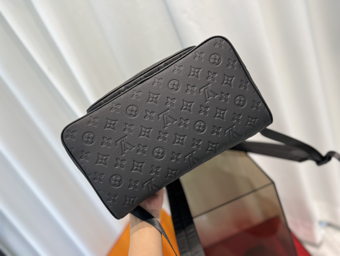A zipped front pocket allows easy access to daily essentials, while a - Bag 4