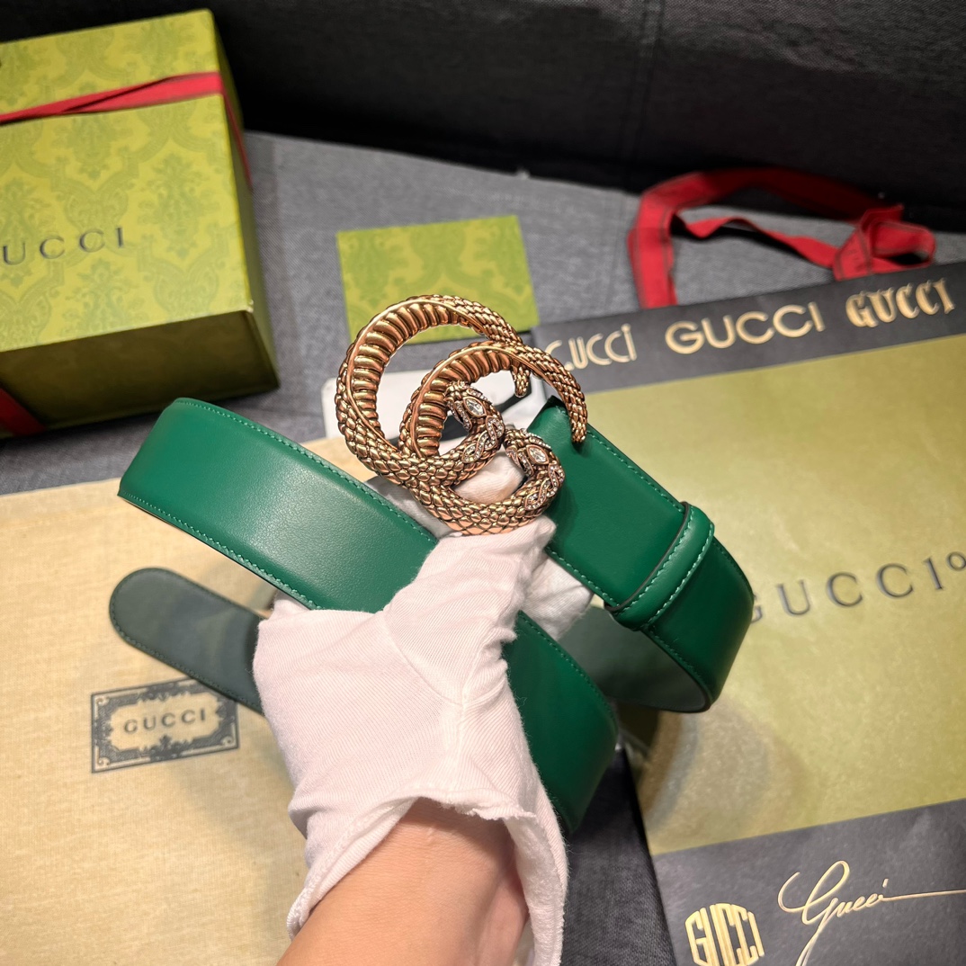  古奇 宽4.0cm  新款 在为Gucci美学风格不断注入新灵感的盎然花园中，各种动物图案不断充盈繁盛