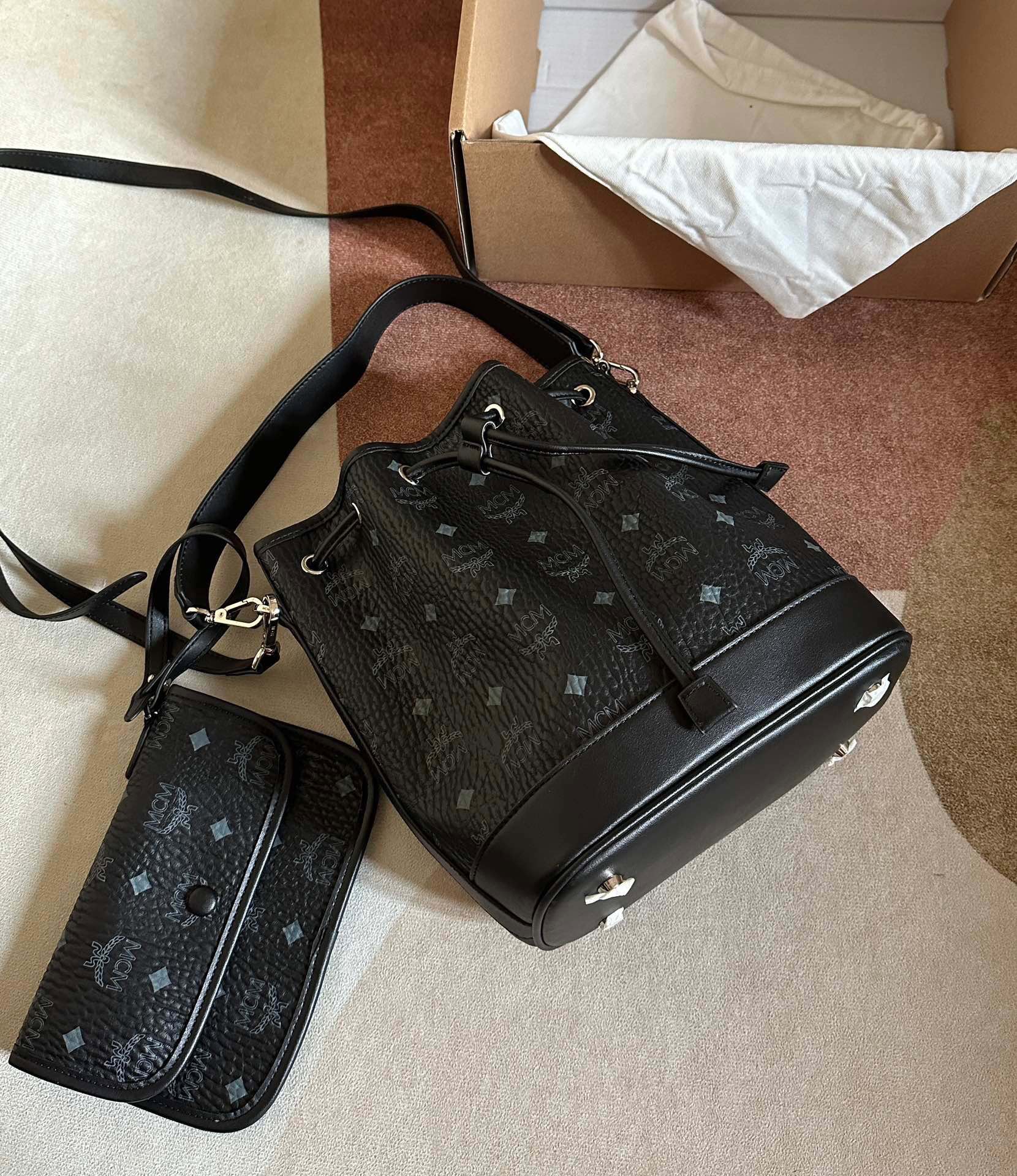MCM MCM 这款Dessau抽绳包以一个对包豪斯设计具有历史