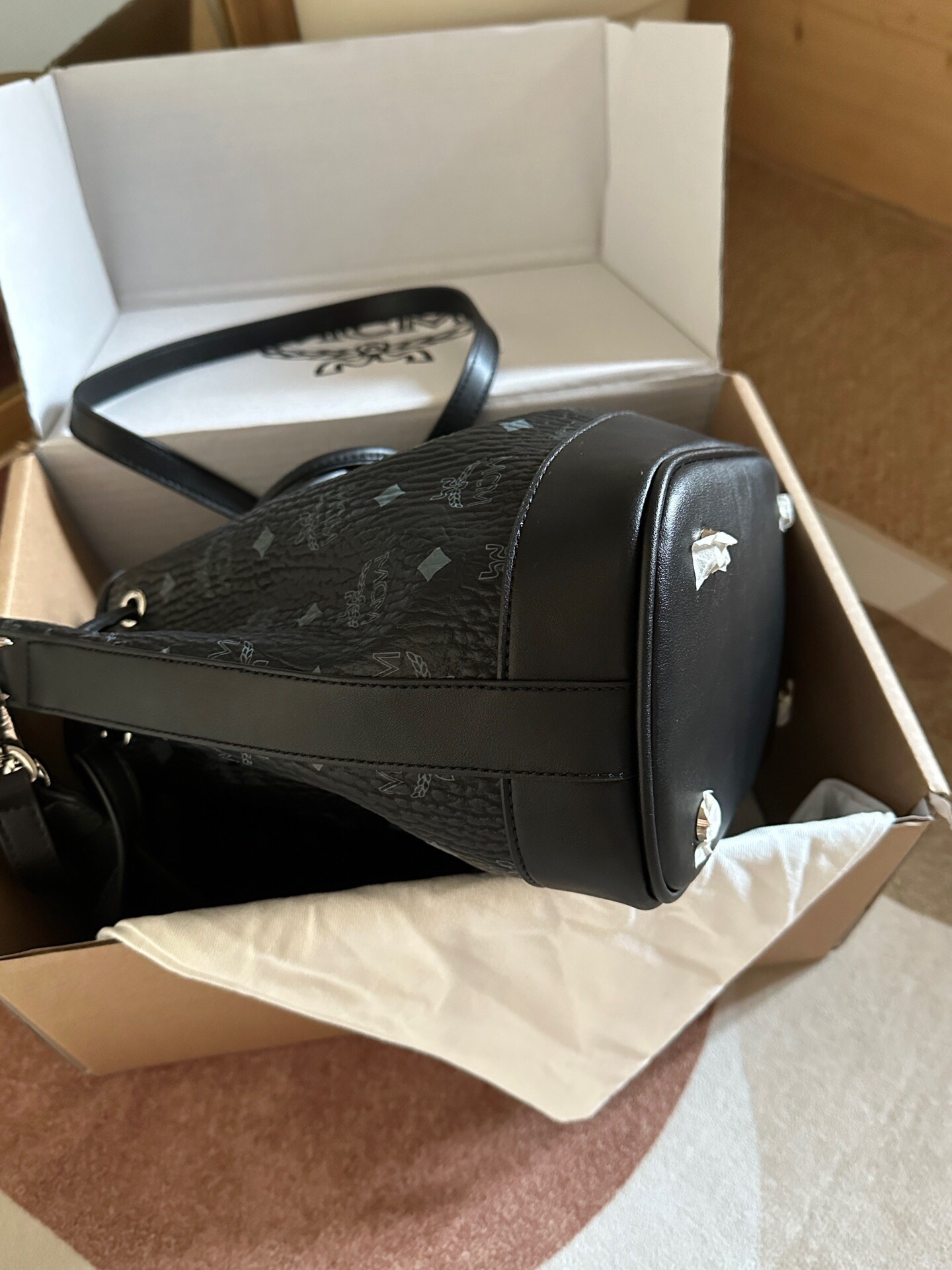 MCM MCM 这款Dessau抽绳包以一个对包豪斯设计具有历史