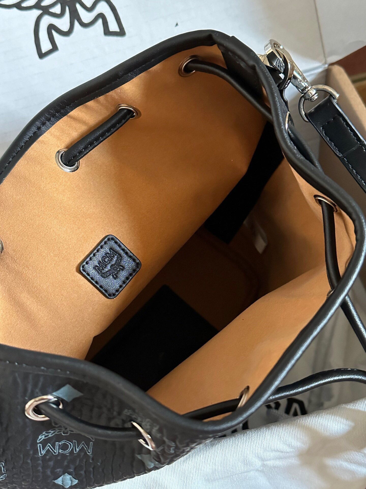 MCM MCM 这款Dessau抽绳包以一个对包豪斯设计具有历史