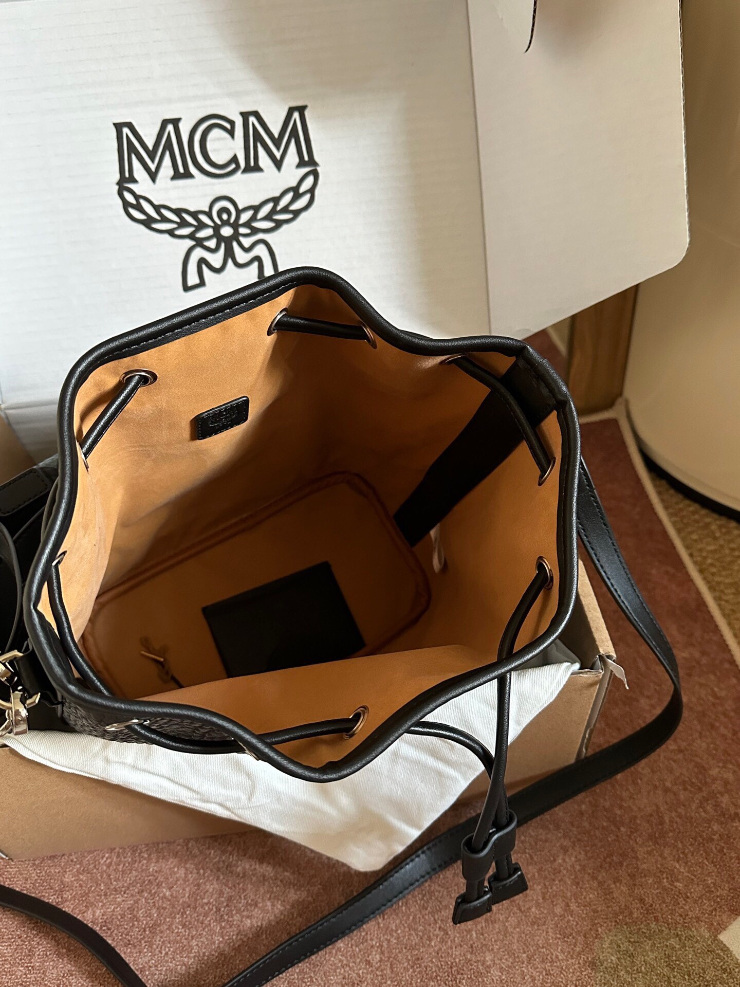 MCM MCM 这款Dessau抽绳包以一个对包豪斯设计具有历史