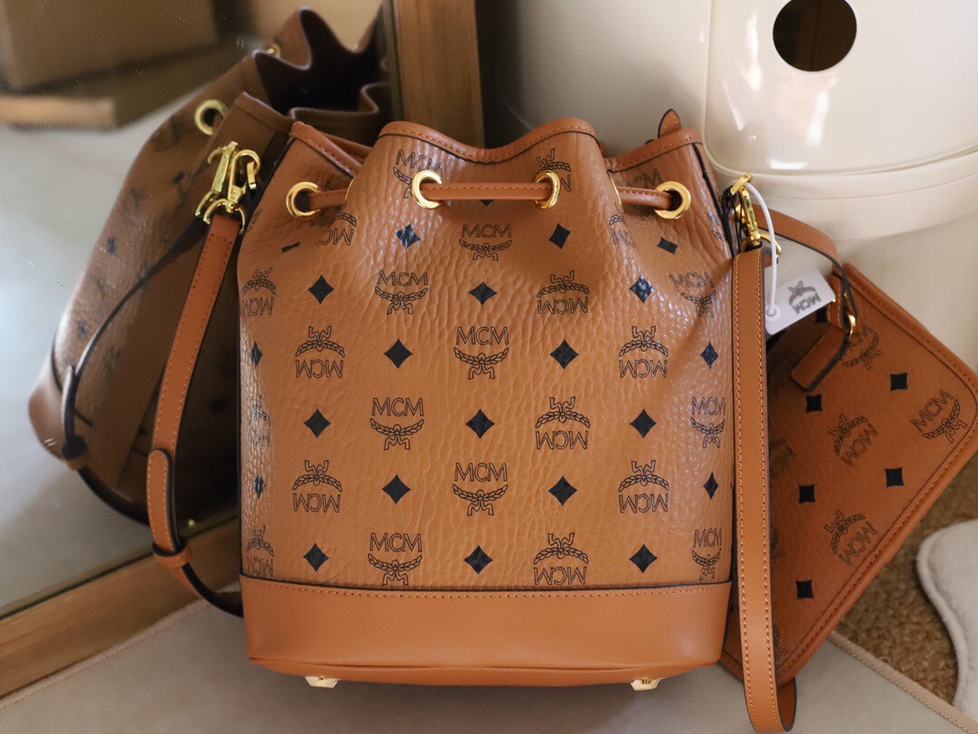 MCM MCM 这款Dessau抽绳包以一个对包豪斯设计具有历史