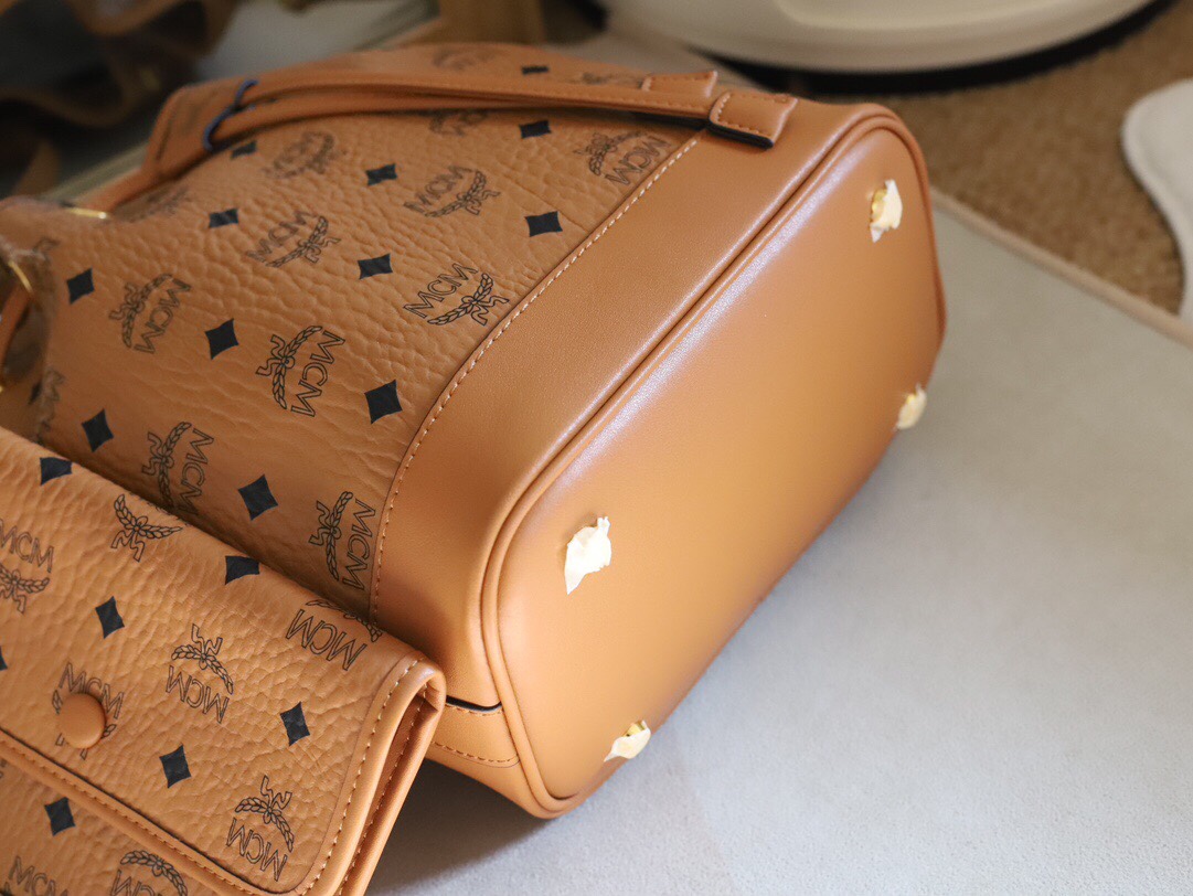MCM MCM 这款Dessau抽绳包以一个对包豪斯设计具有历史