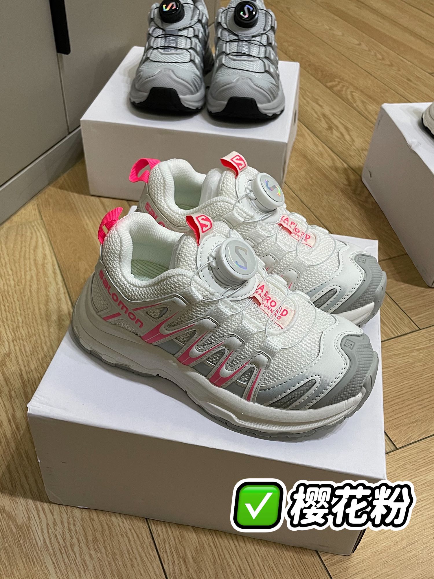 图片[2]-~ 这款鞋子最近怎么这么火🔥 鞋身自重很轻！透气网面，超透气！ 上脚之后就想焊在脚上🌟-选品中心