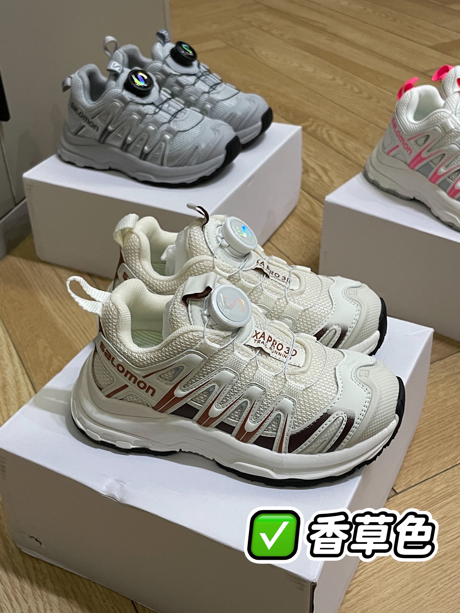 图片[3]-~ 这款鞋子最近怎么这么火🔥 鞋身自重很轻！透气网面，超透气！ 上脚之后就想焊在脚上🌟-选品中心