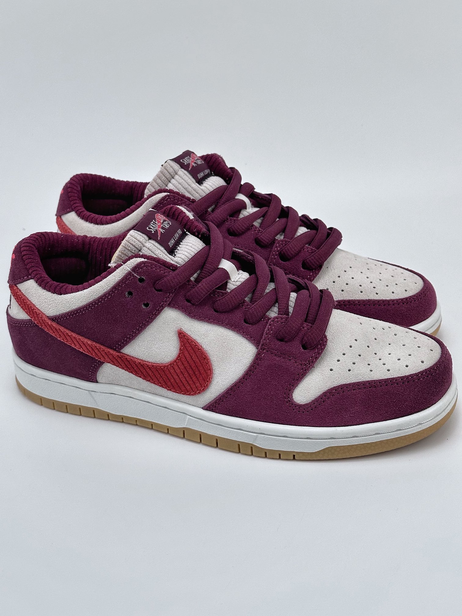 210 NIKE SB Dunk Low x Skate Like a Girl 草莓熊配色 DX4589-600