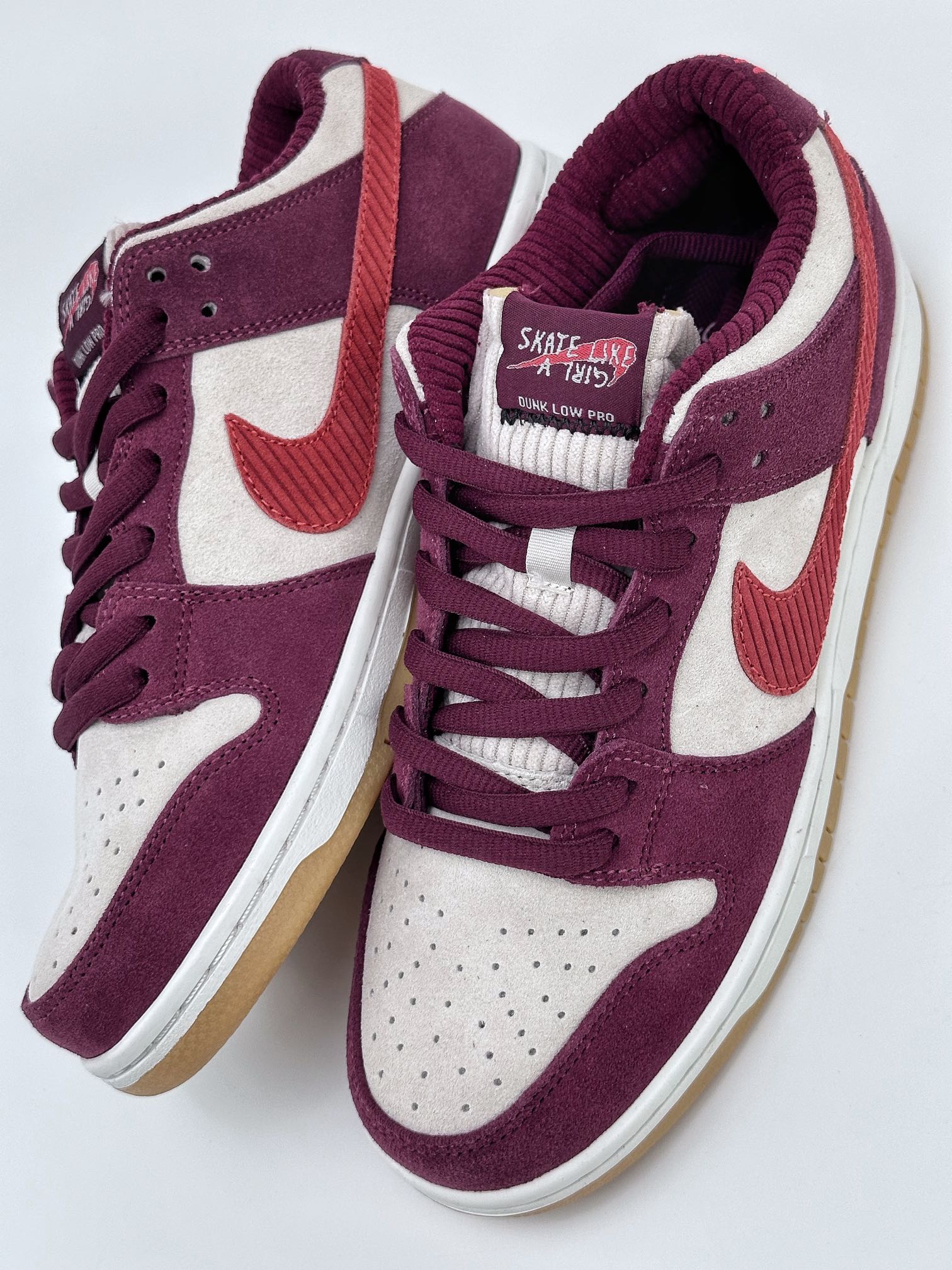 210 NIKE SB Dunk Low x Skate Like a Girl 草莓熊配色 DX4589-600