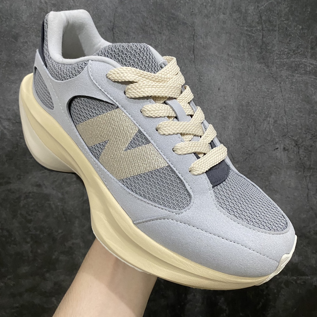 图片[3]-【纯原版】AURALEE x New Balance Warped Runner NB新百伦联名低帮复古老爹风休闲运动慢跑鞋原楦开发版型 采用环保纤维革拼接透气网眼衬垫织物鞋面材质 T-Beam大底提供足步弓支撑 保持步态稳定后跟搭载外露缓震胶 破坏解构做旧有内味了 以极简主义美学闻名的日本时尚品牌 AURALEE 在巴黎时装周 2024 年春夏时装秀上推出了与 New Balance 的全新合作鞋款 Warped Runner 采用网布和奢华绒面革覆盖层 侧面的同色系「N」标志是对 New Balance 品牌的微妙致敬 同时配有同色系模压 FuelCell 泡沫中底和橡胶外底 此次合作是两个品牌共同致力于简约设计的完美典范 是日常穿着的绝佳选择  尺码：35.5 36 37 37.5 38 38.5 39.5 40 40.5 41.5 42 42.5 43 44 45 46-莆田鞋批发中心