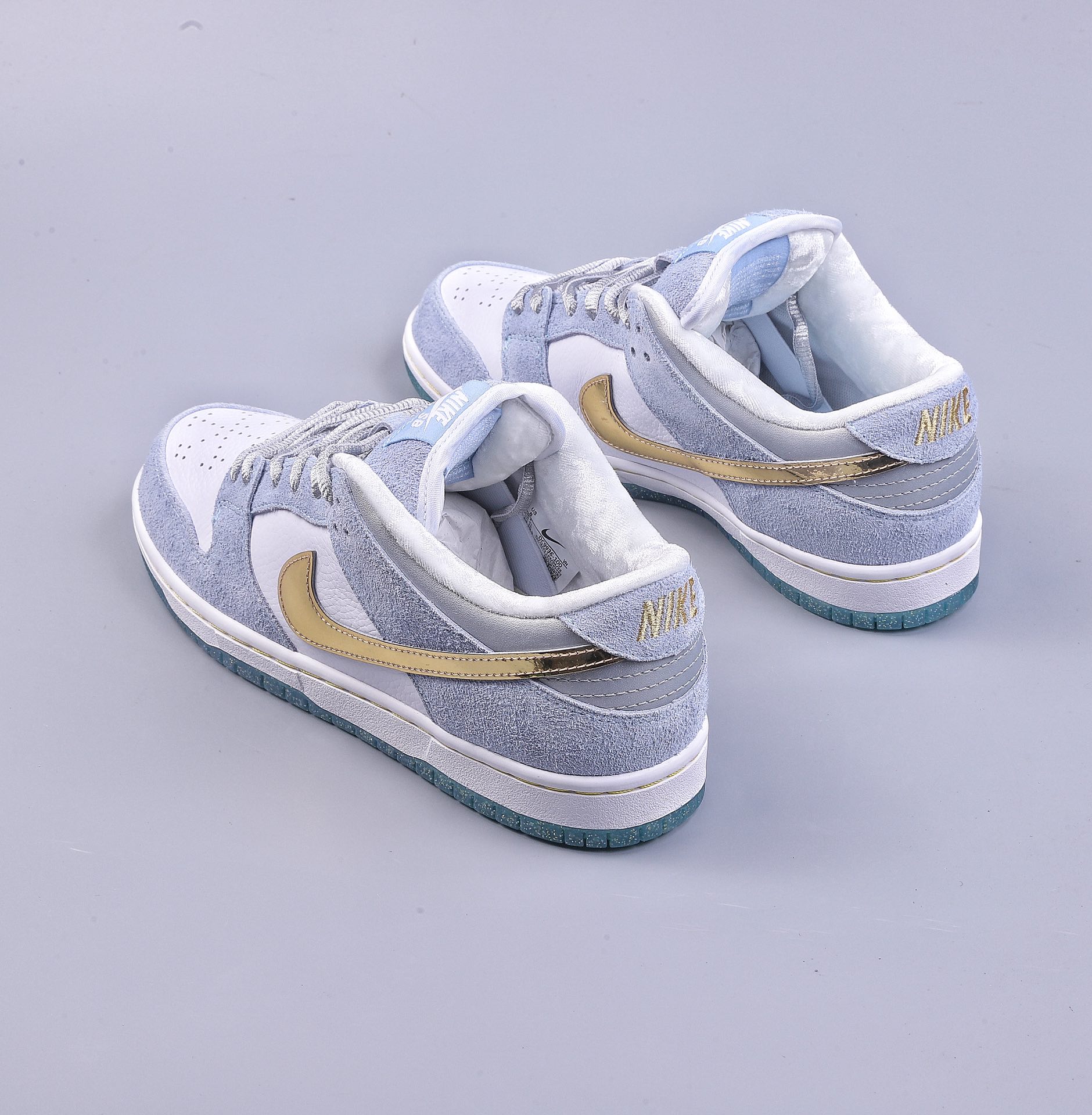 300 N NK SB Dunk Low "Holiday Special" 冰雪奇缘蓝色情人节 DC9936-100