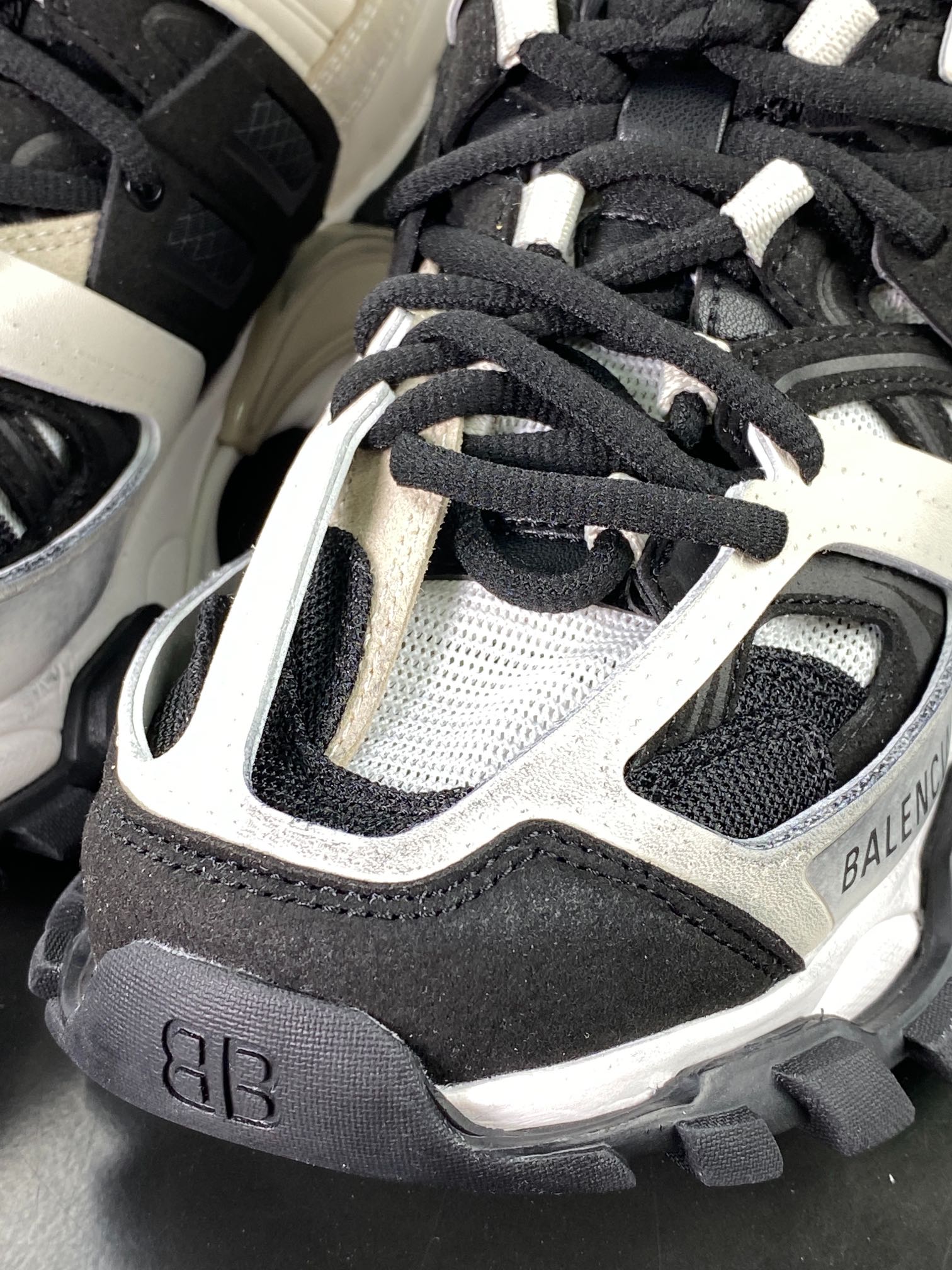 450 BALENCIAGA Track Trainers 3.0代系列复古慢跑鞋“黑灰银”542023 W2FSC 1081