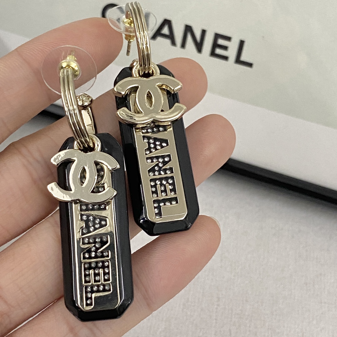 Chanel 香奈儿耳钉 款 爆上新 一致zp