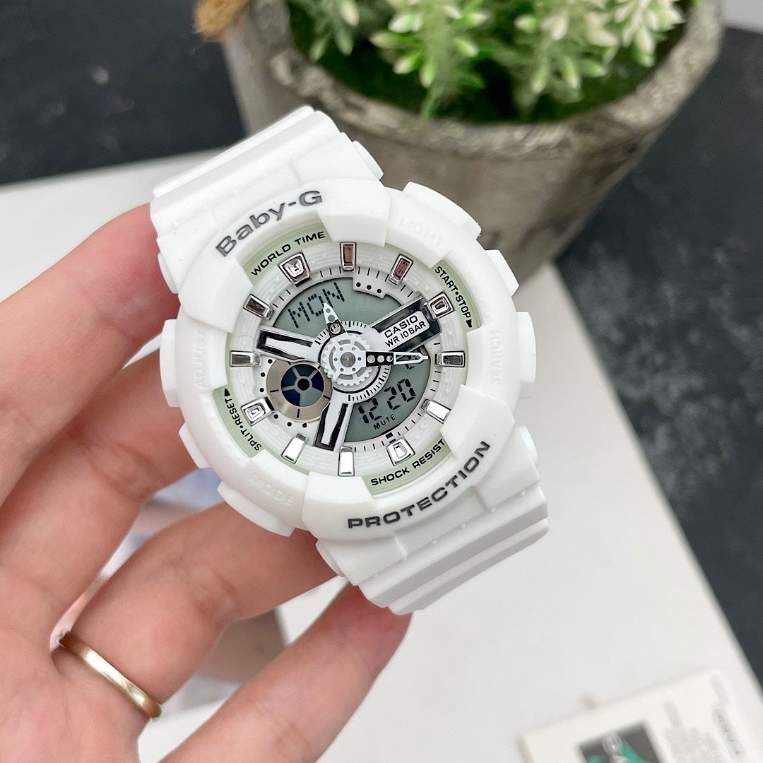 批💰80配盒
卡西欧女表BA-110PLBABY-G、尺寸42mm 功能：LED照明 全自动日历 秒表计时 每日闹钟整点计时 世界时间48个城市 12/24小时制 配齐全套包装！