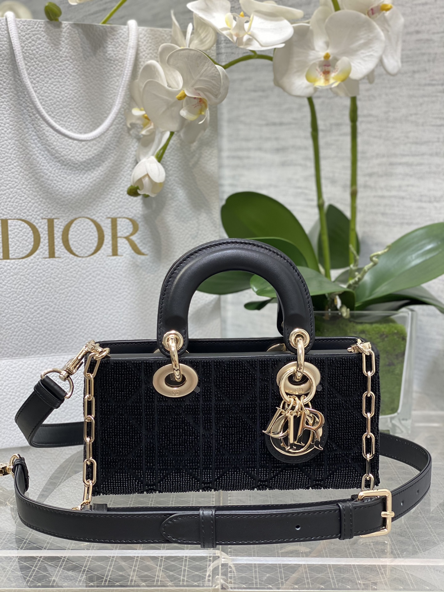 𝐋𝐚𝐝𝐲 Cuentas de tubo negras bordadas de edición limitada