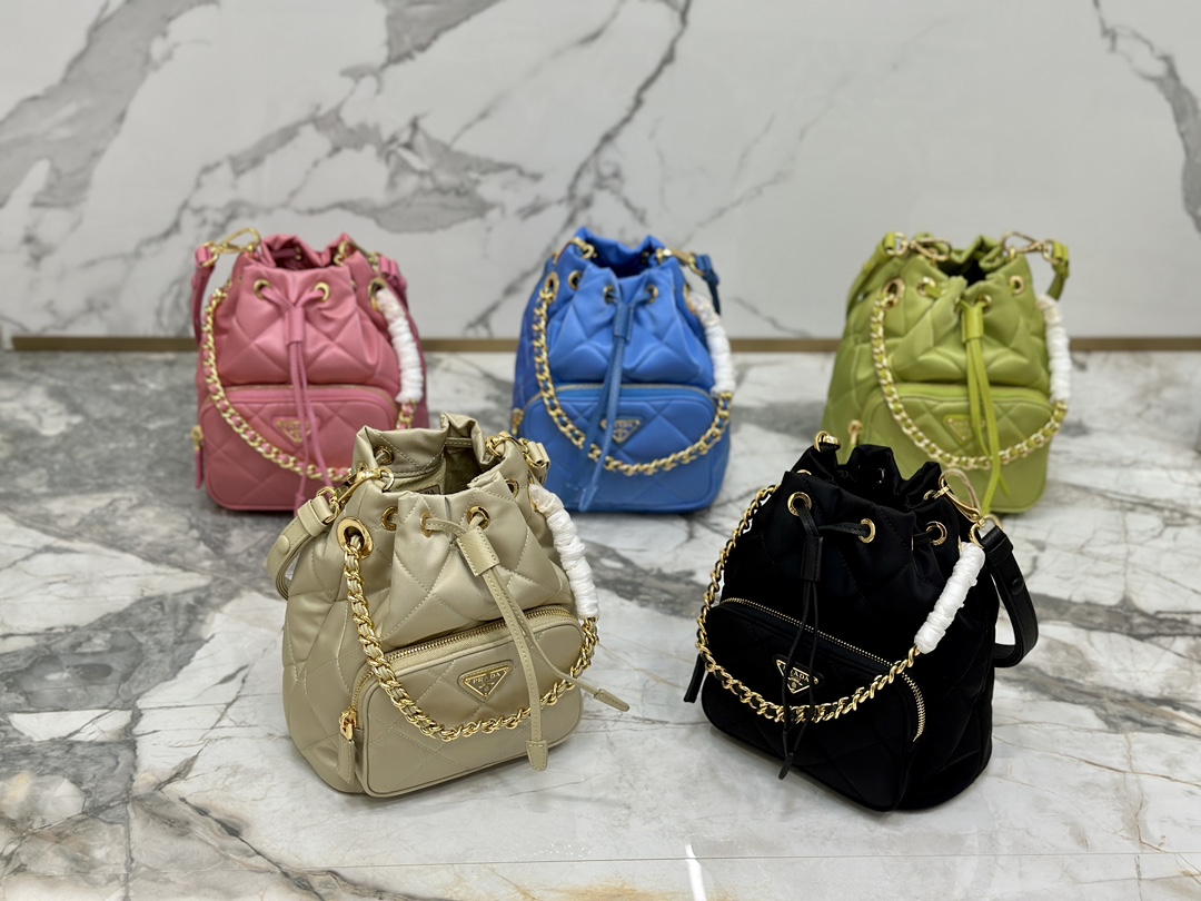Prada Luxury Designer Handbag Shoulder Bag in fine calfskin