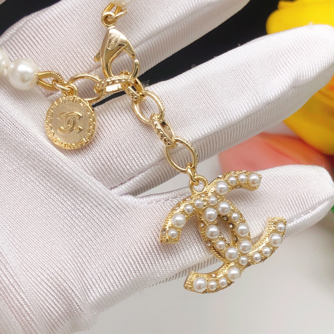 Chanel CHANEL 新品 小香珍珠双c手链 高端品质 1:1开模 同黄铜材质 CNC工艺