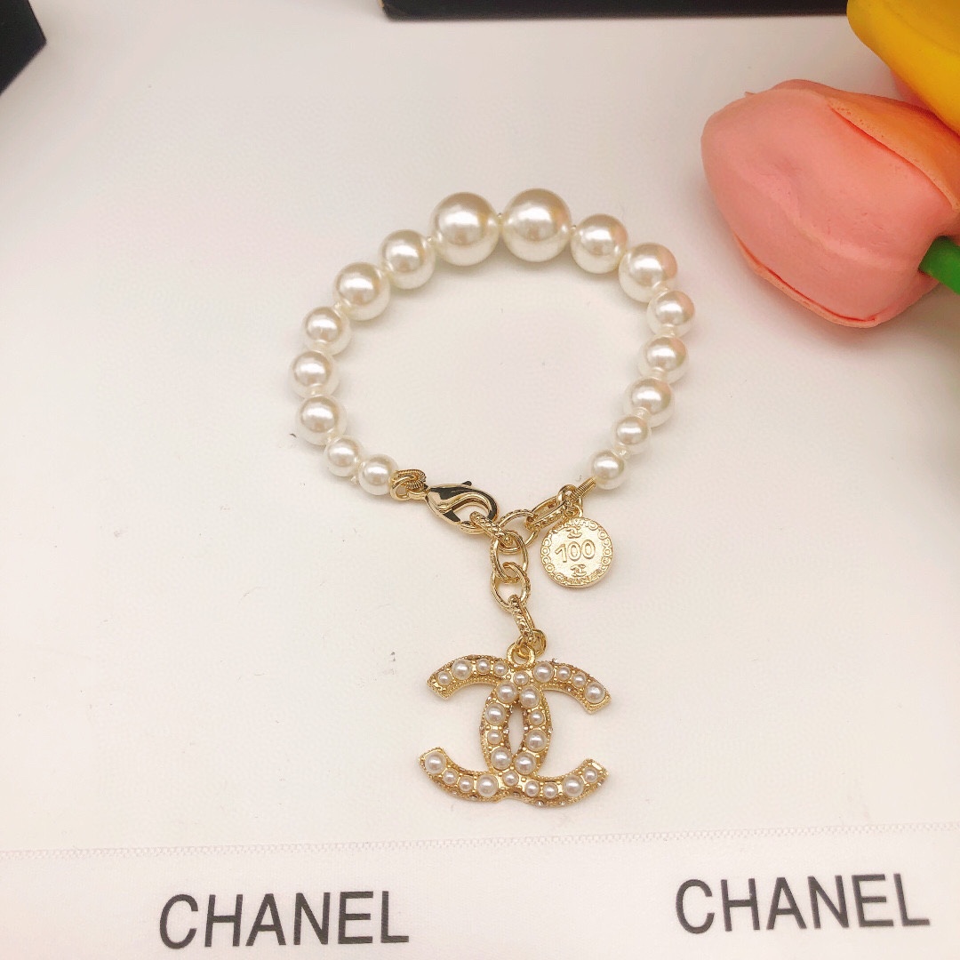 Chanel CHANEL 新品 小香珍珠双c手链 高端品质 1:1开模 同黄铜材质 CNC工艺