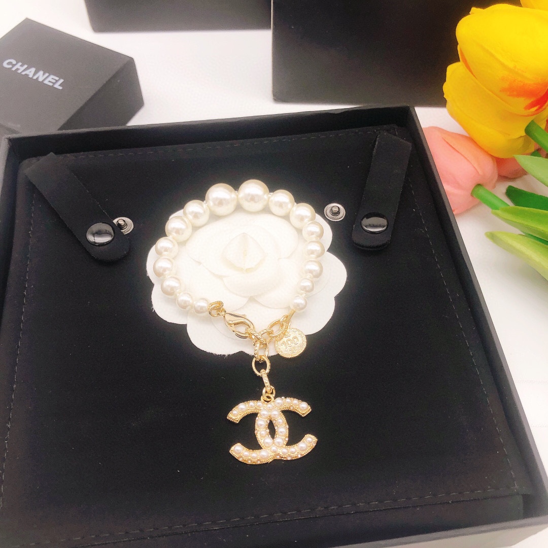 Chanel CHANEL 新品 小香珍珠双c手链 高端品质 1:1开模 同黄铜材质 CNC工艺