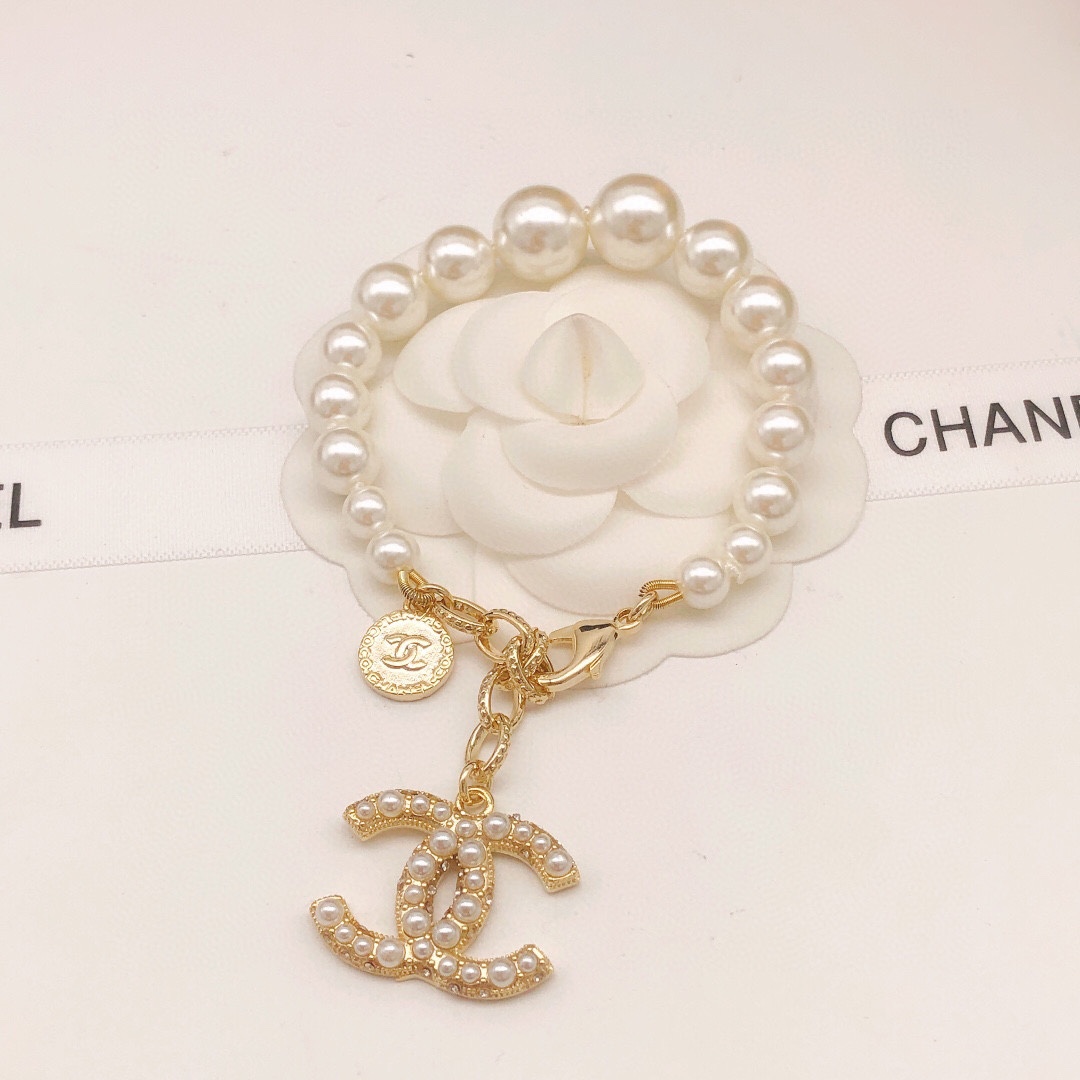 Chanel CHANEL 新品 小香珍珠双c手链 高端品质 1:1开模 同黄铜材质 CNC工艺